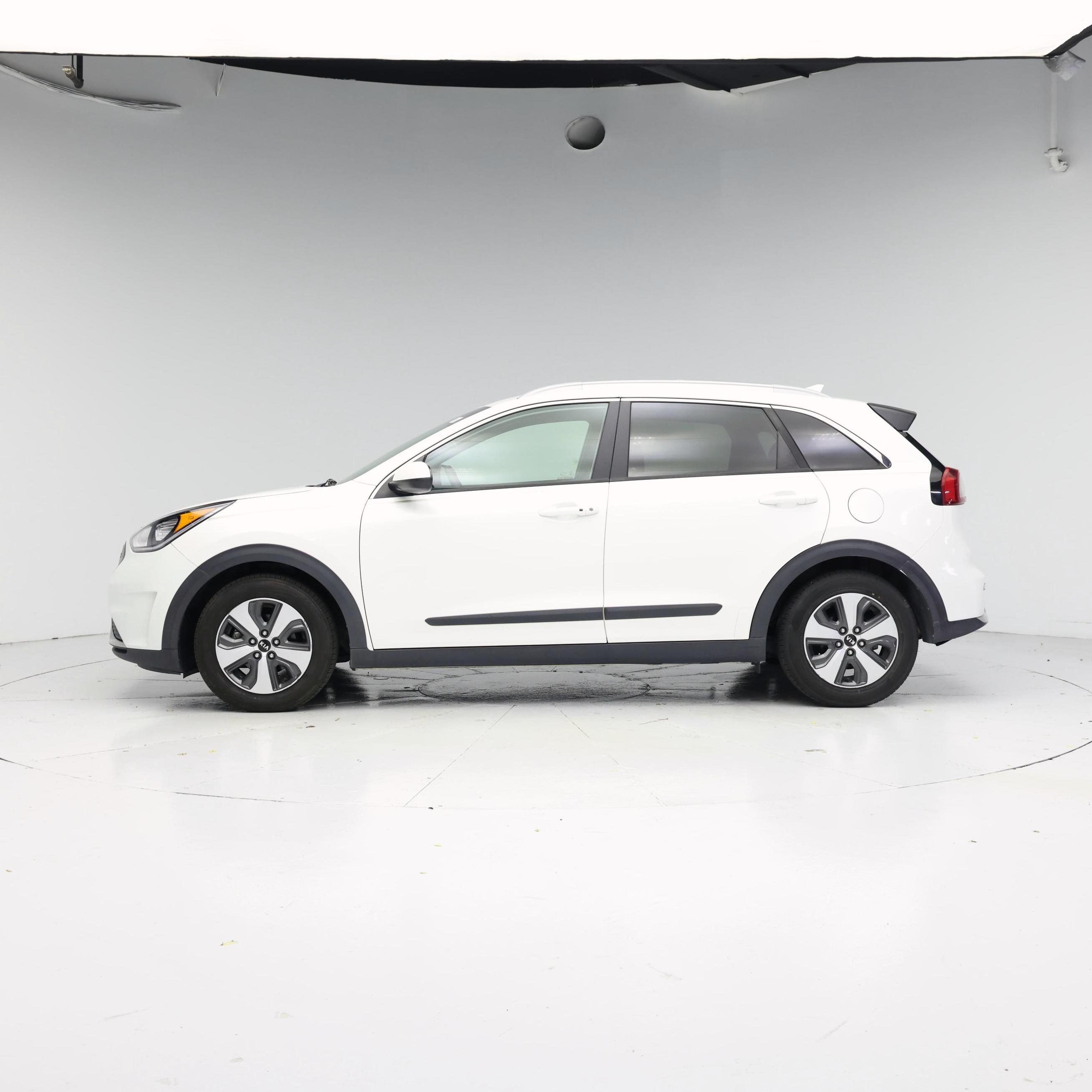 Thumbnail: 2017 Kia Niro - 3