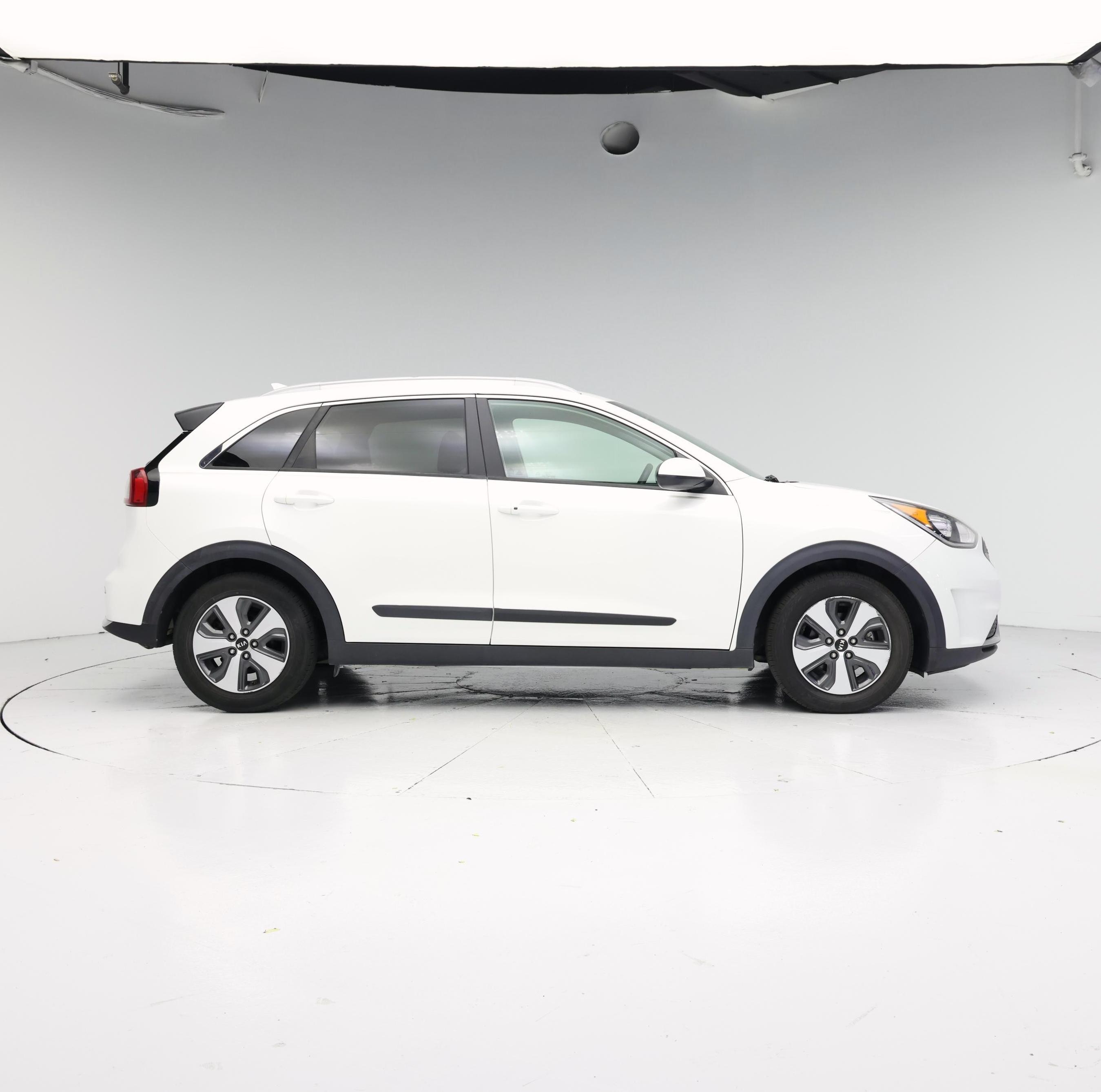 Thumbnail: 2017 Kia Niro - 7