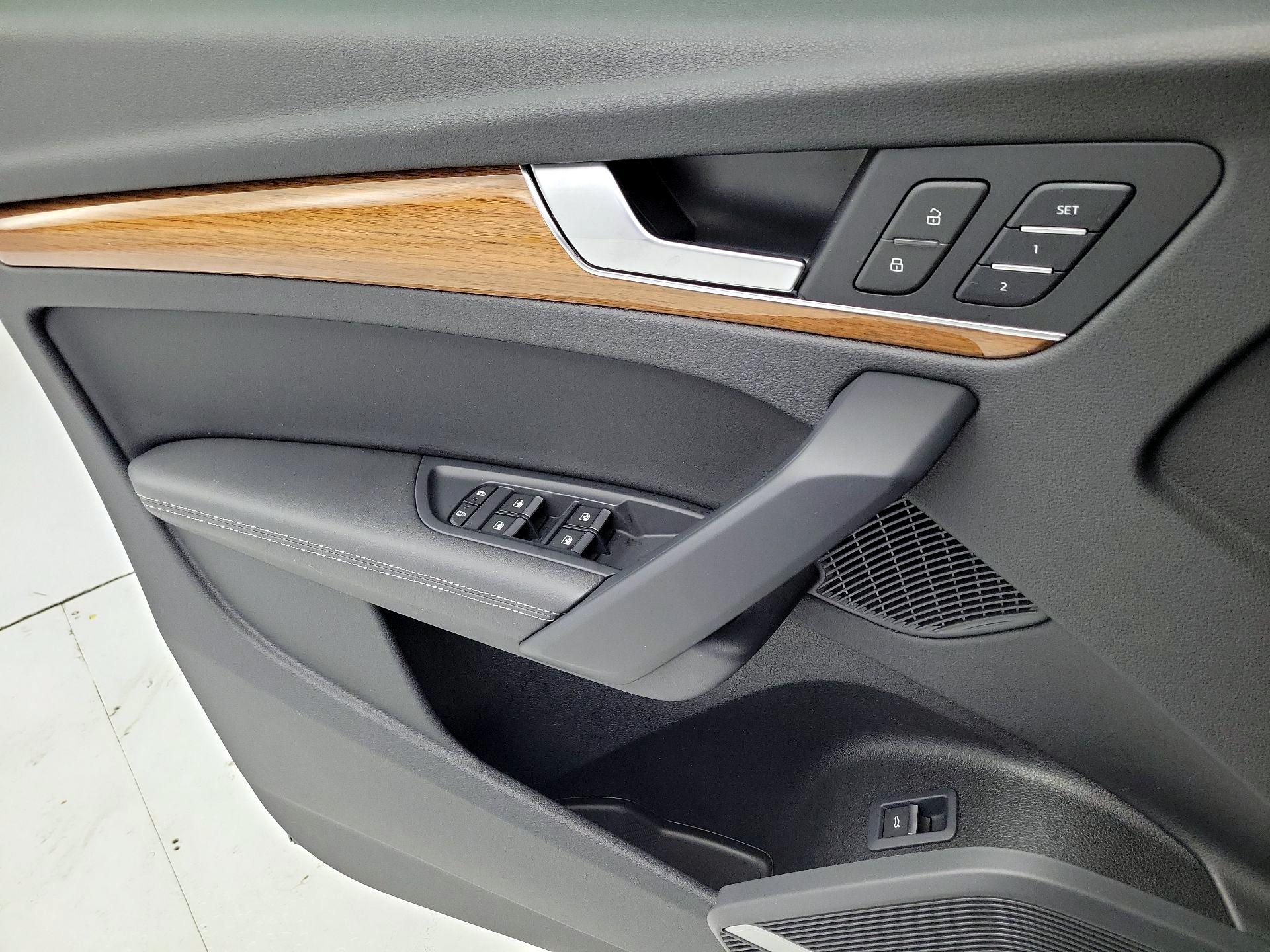 Thumbnail: 2023 Audi Q5 - 12