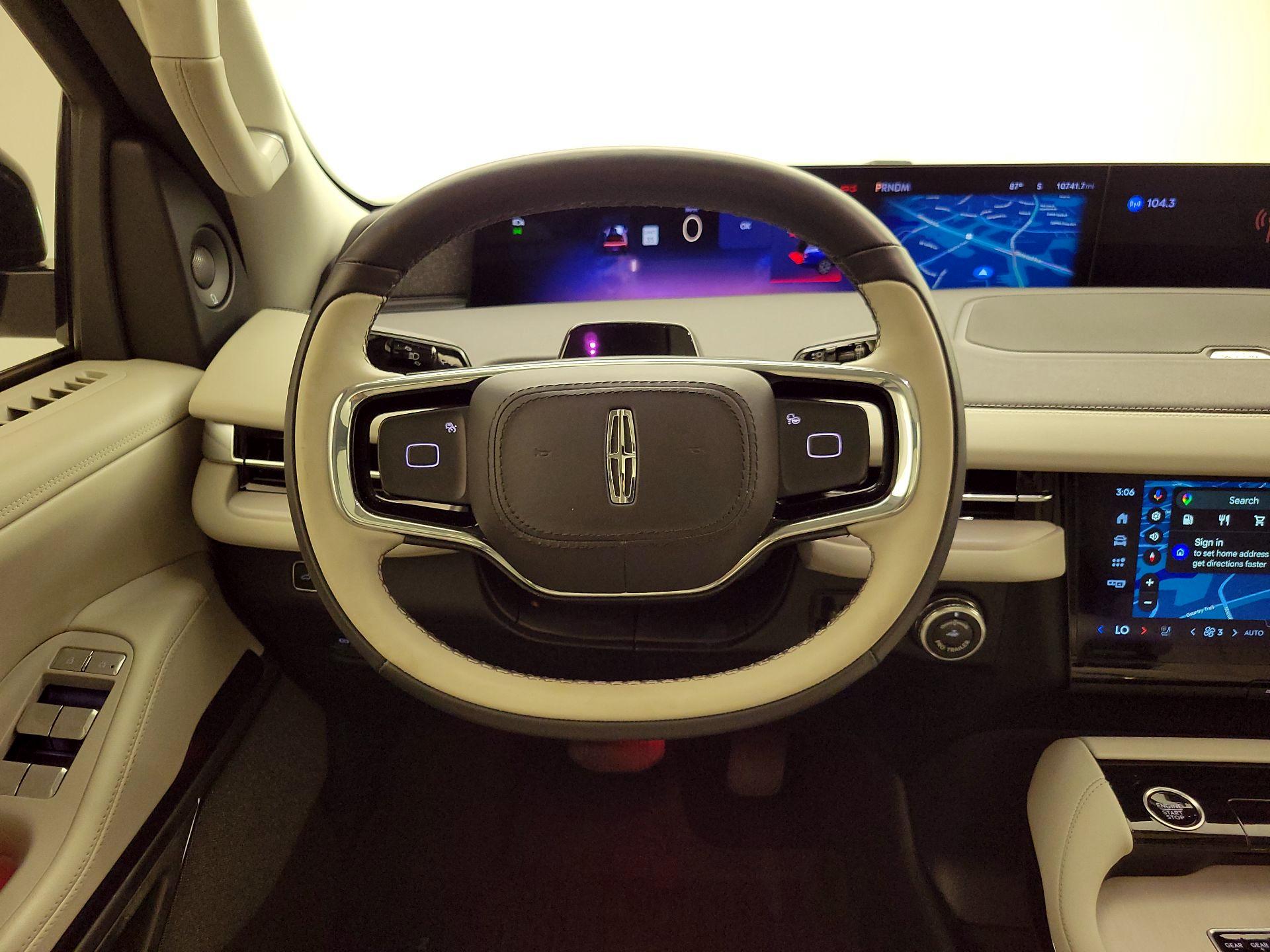 Thumbnail: 2026 Lincoln Navigator - 10