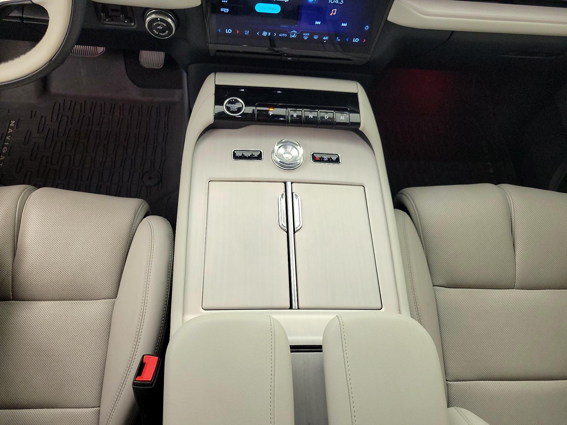 Thumbnail: 2026 Lincoln Navigator - 18