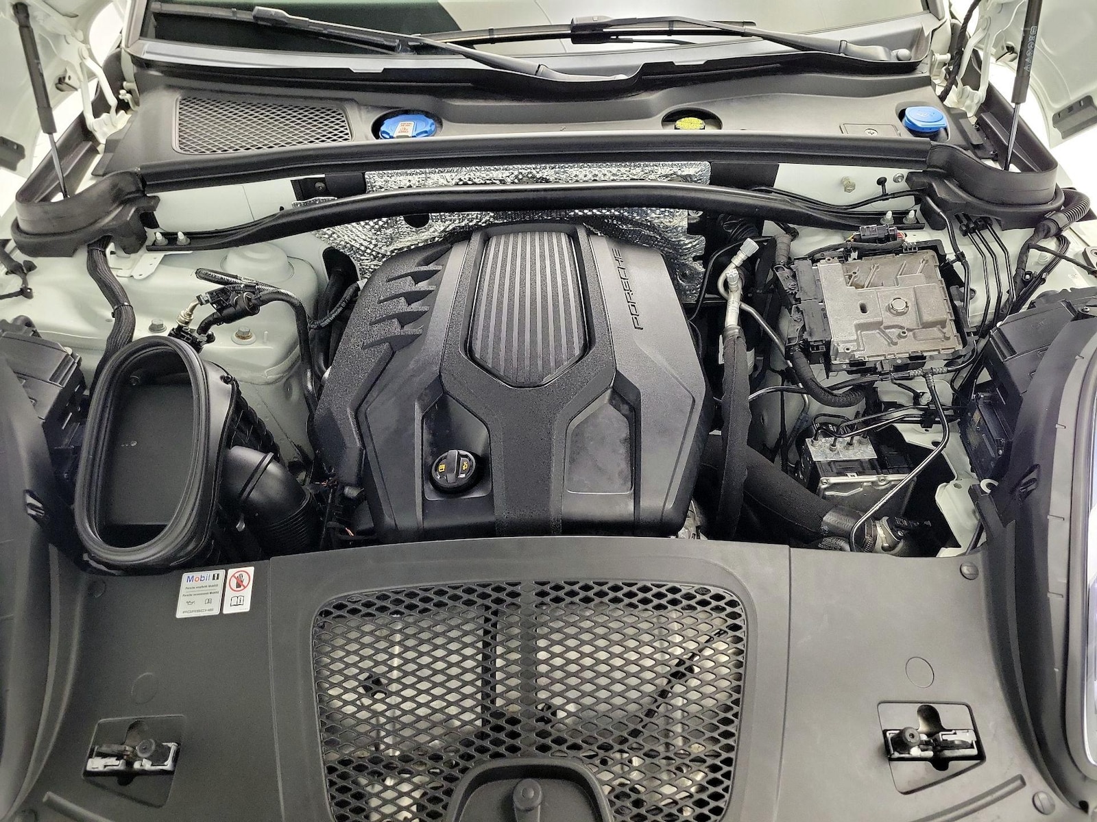2024 Porsche Macan Base - Photo 24