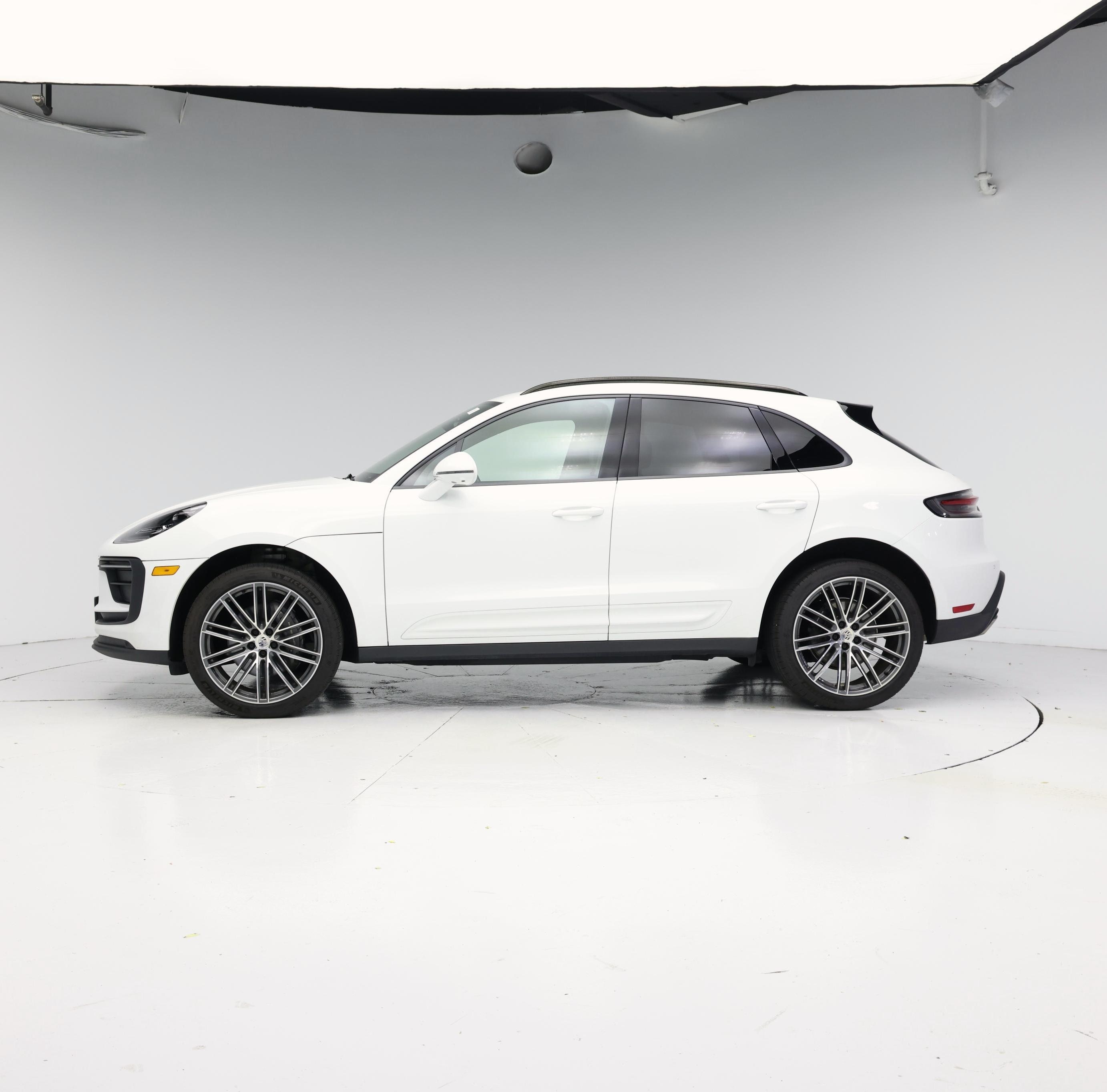 Thumbnail: 2024 Porsche Macan - 3