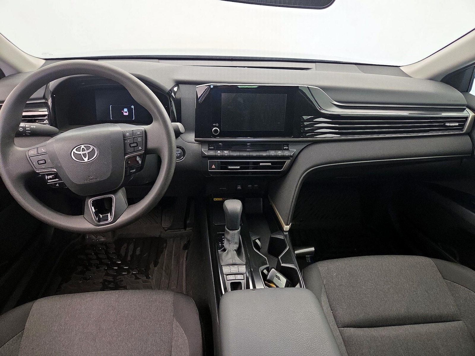 2025 Toyota Camry LE - Photo 10