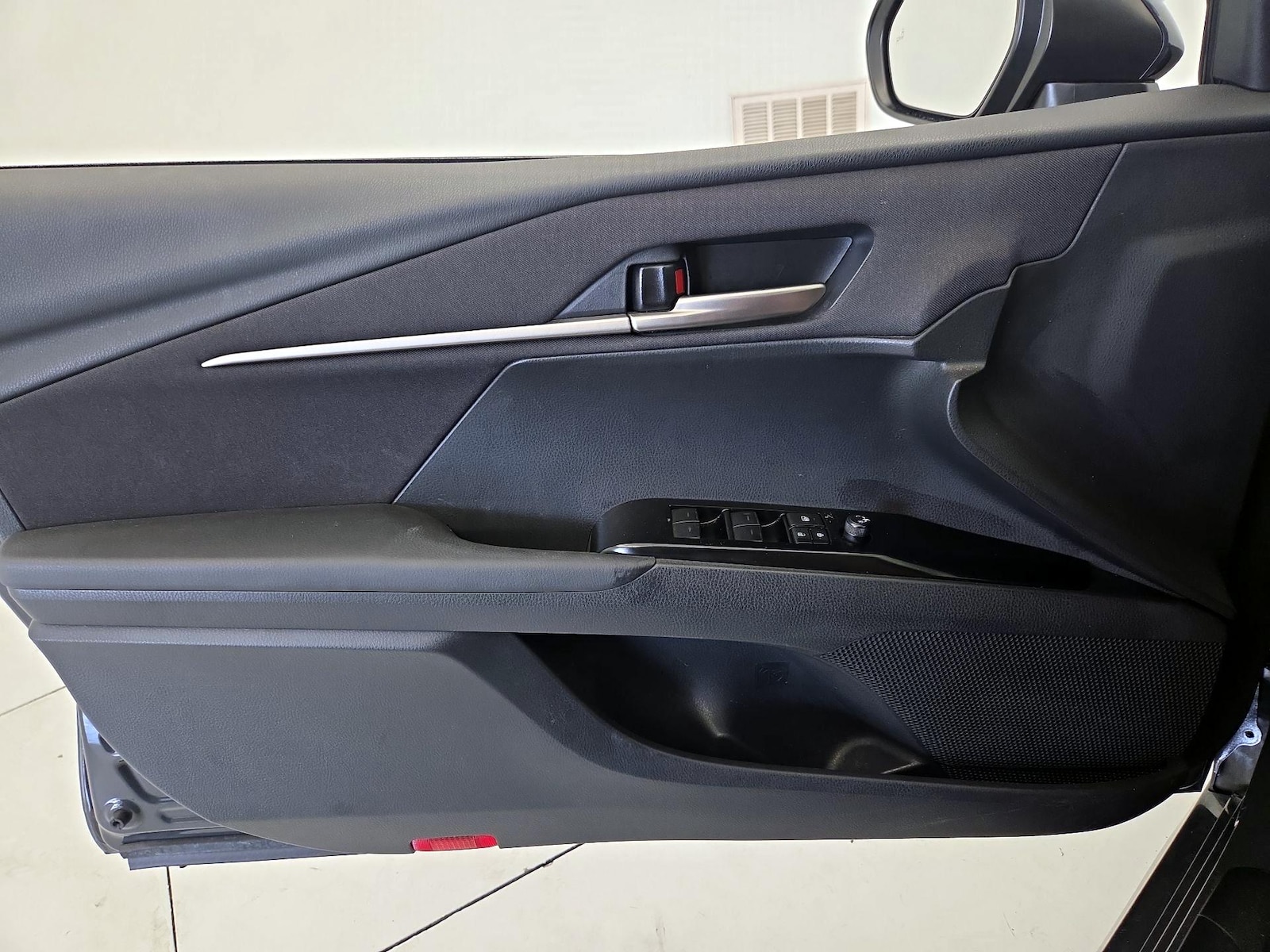 2025 Toyota Camry LE - Photo 13