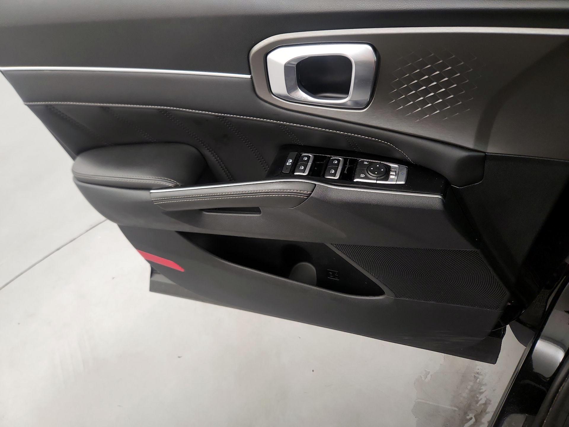 Thumbnail: 2023 Kia Sorento - 12