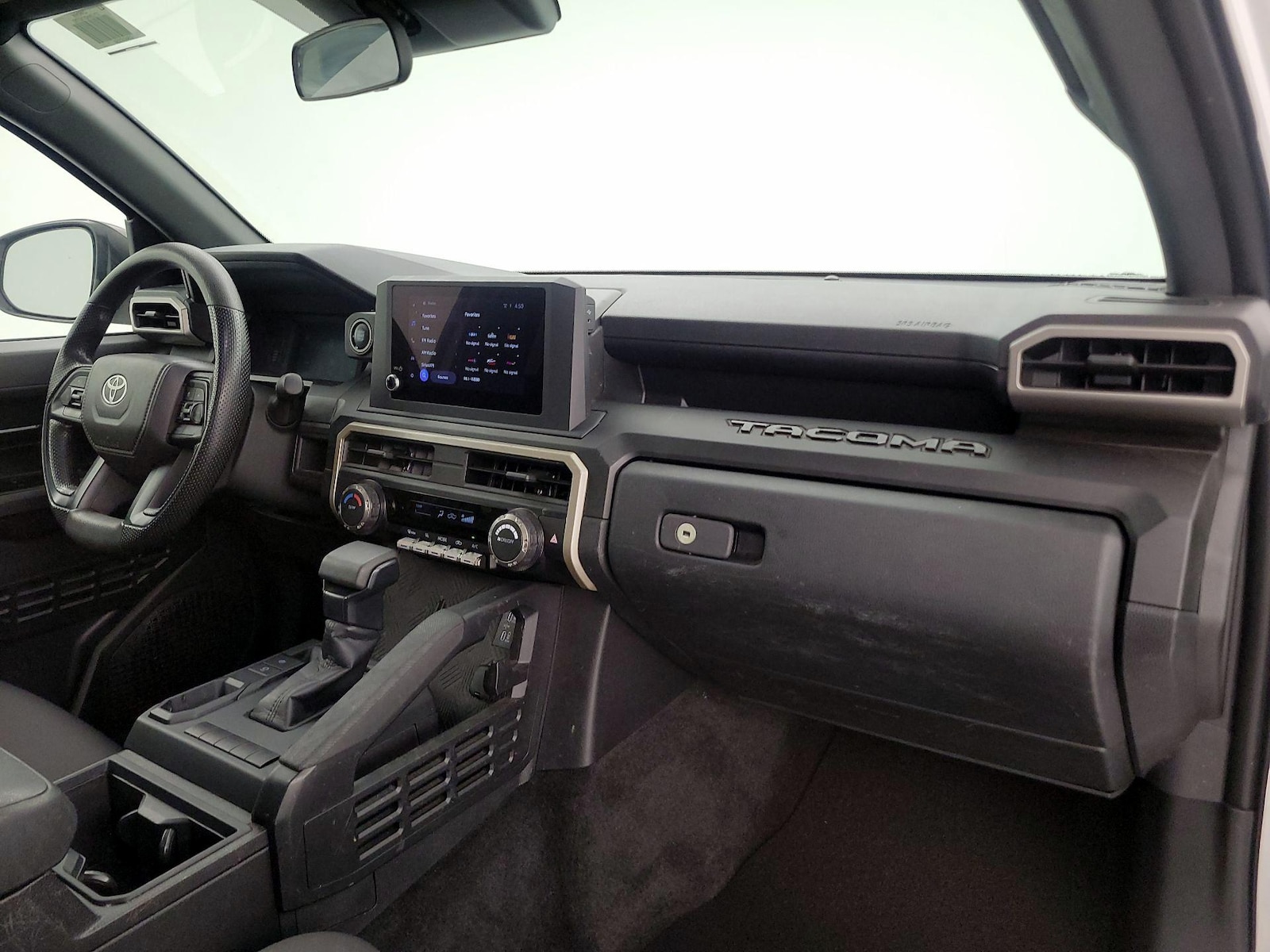 2025 Toyota Tacoma SR - Photo 10