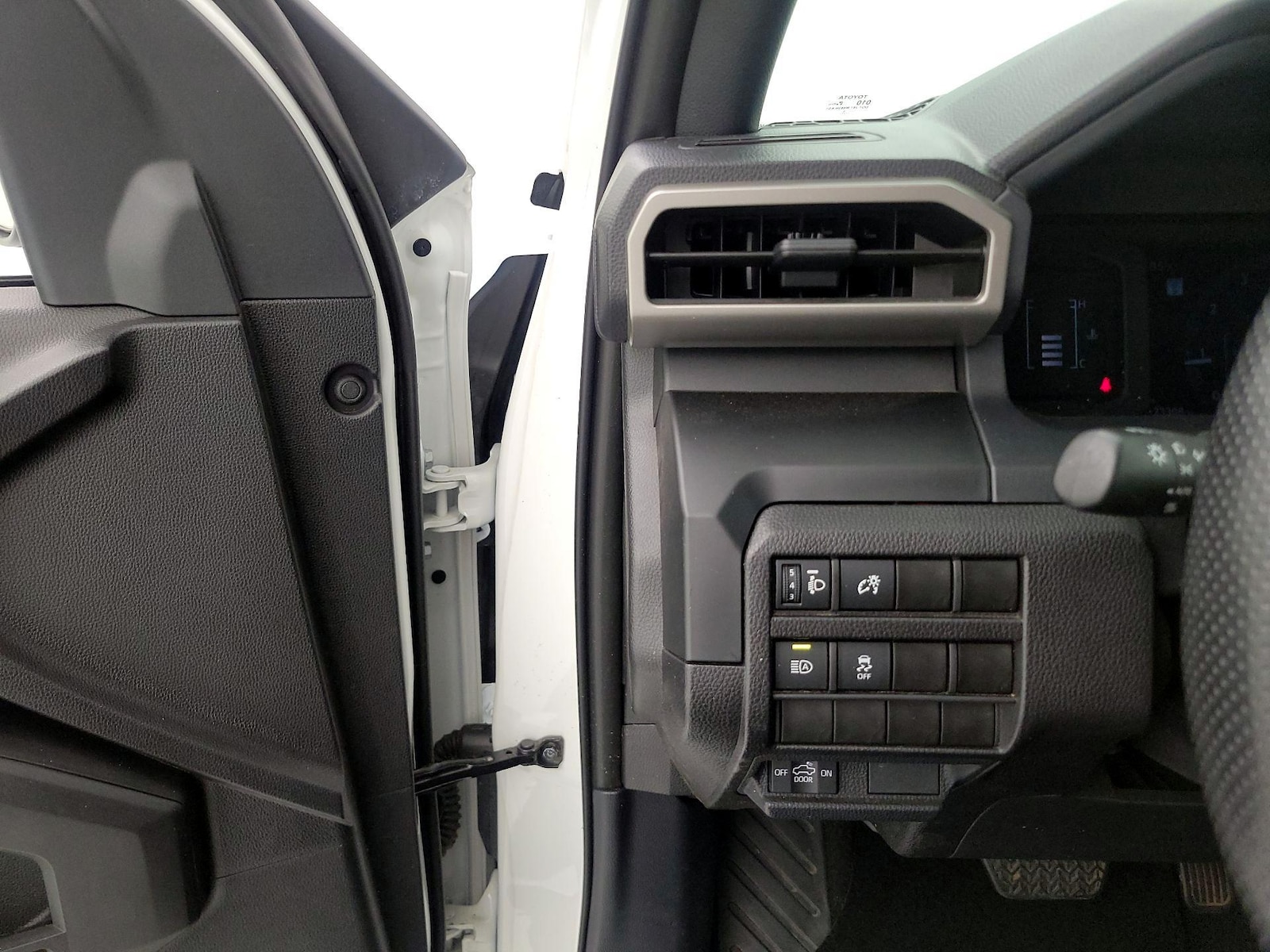 2025 Toyota Tacoma SR - Photo 14