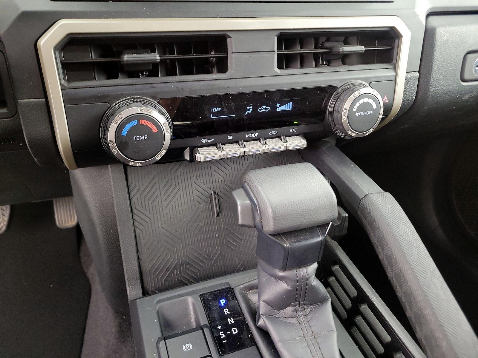 2025 Toyota Tacoma SR - Photo 17