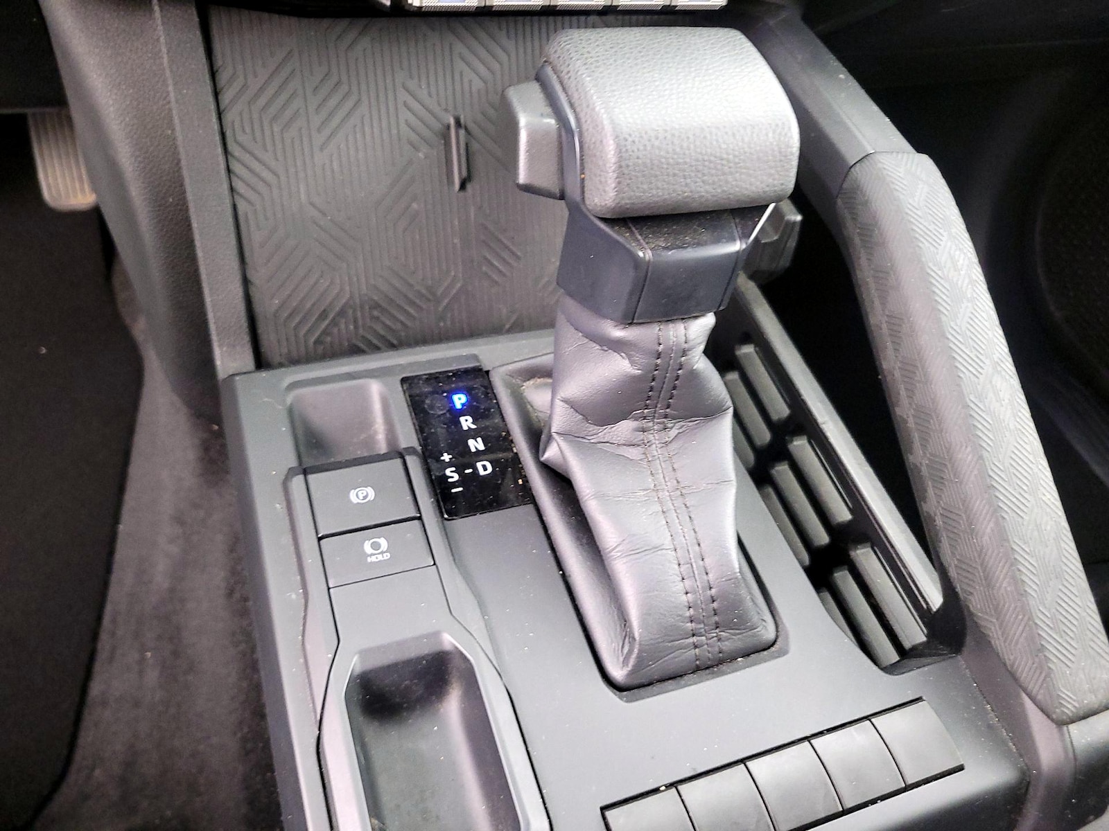 2025 Toyota Tacoma SR - Photo 18