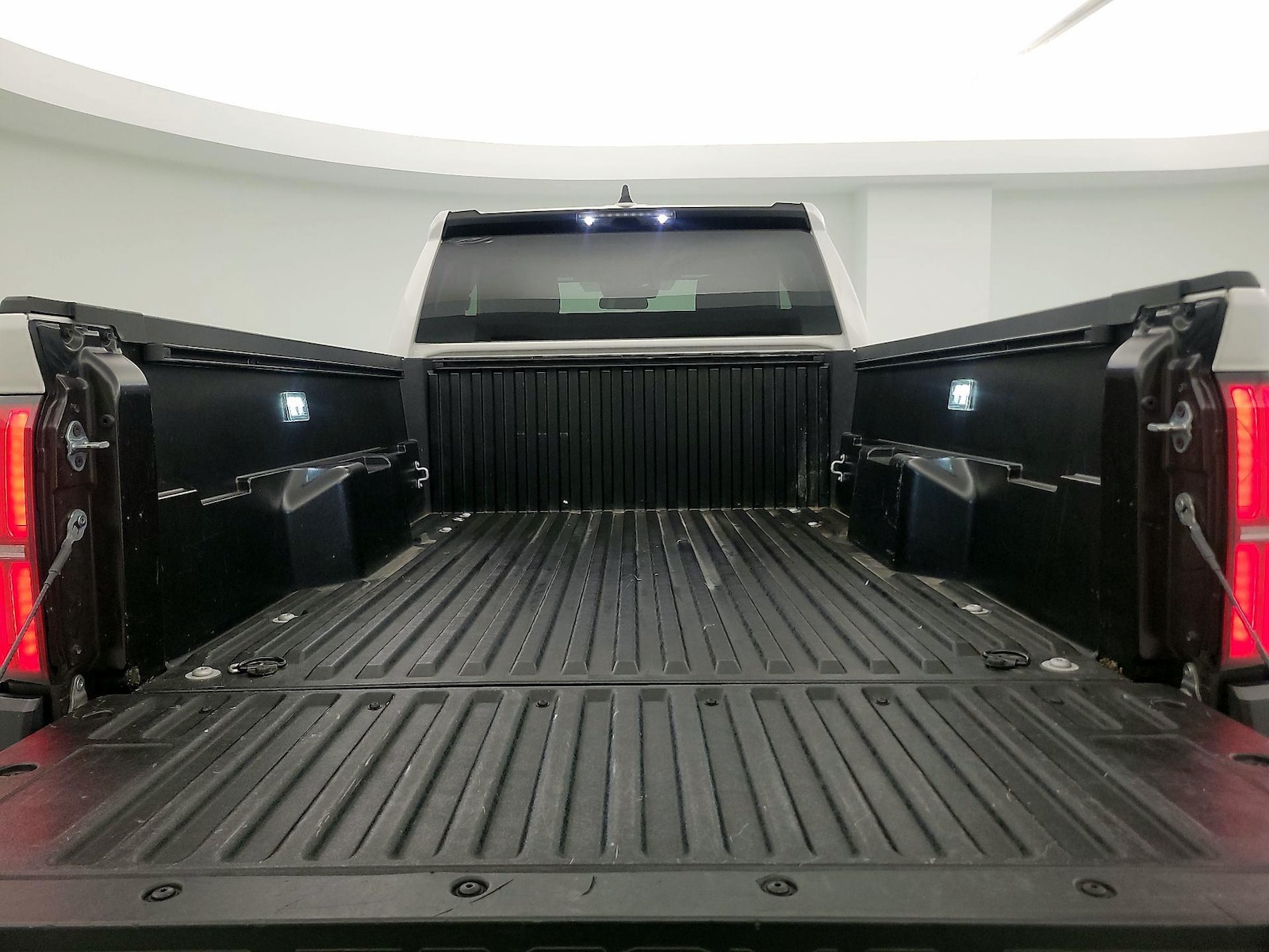 2025 Toyota Tacoma SR - Photo 20