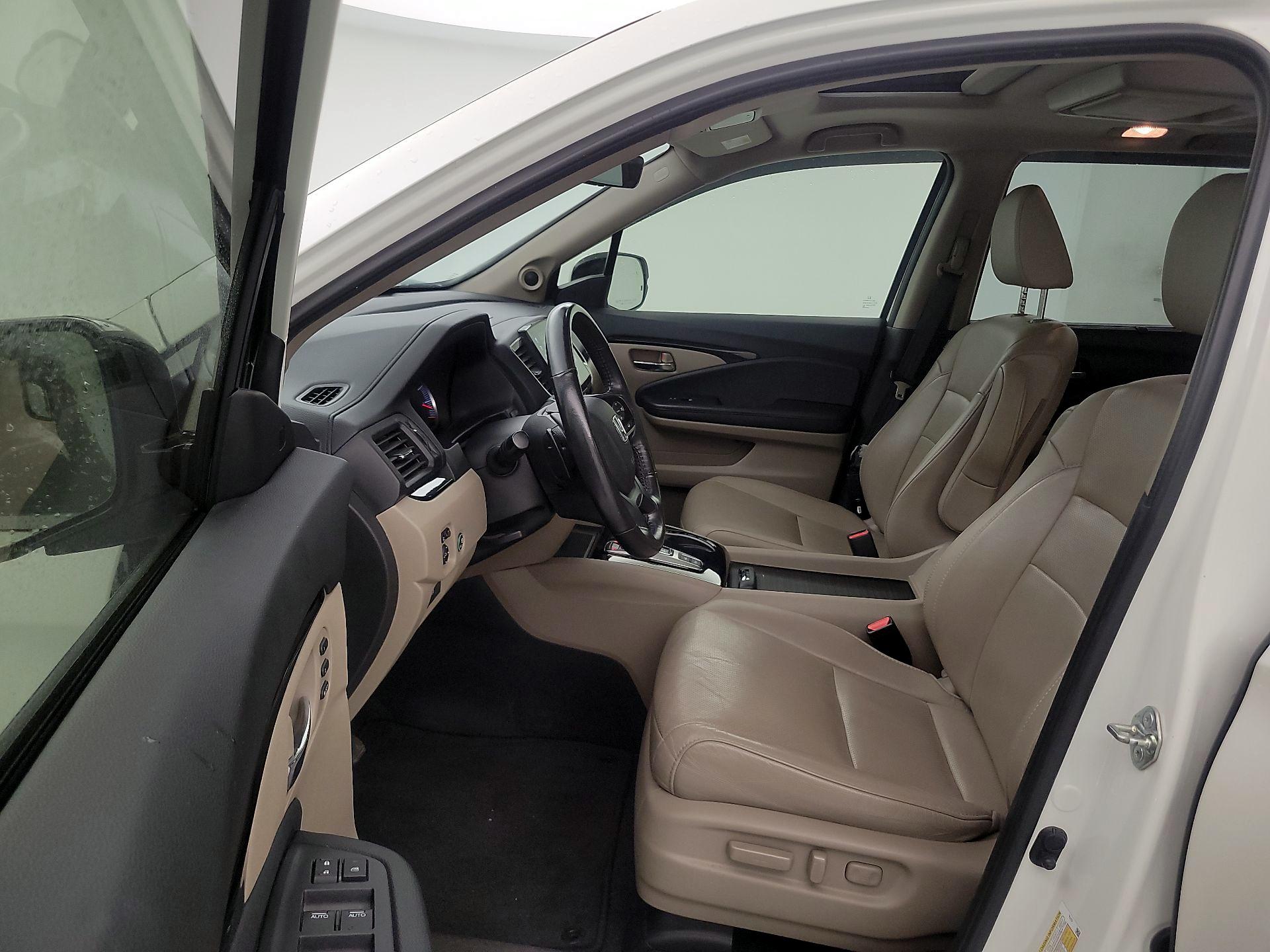 Thumbnail: 2019 Honda Pilot - 11