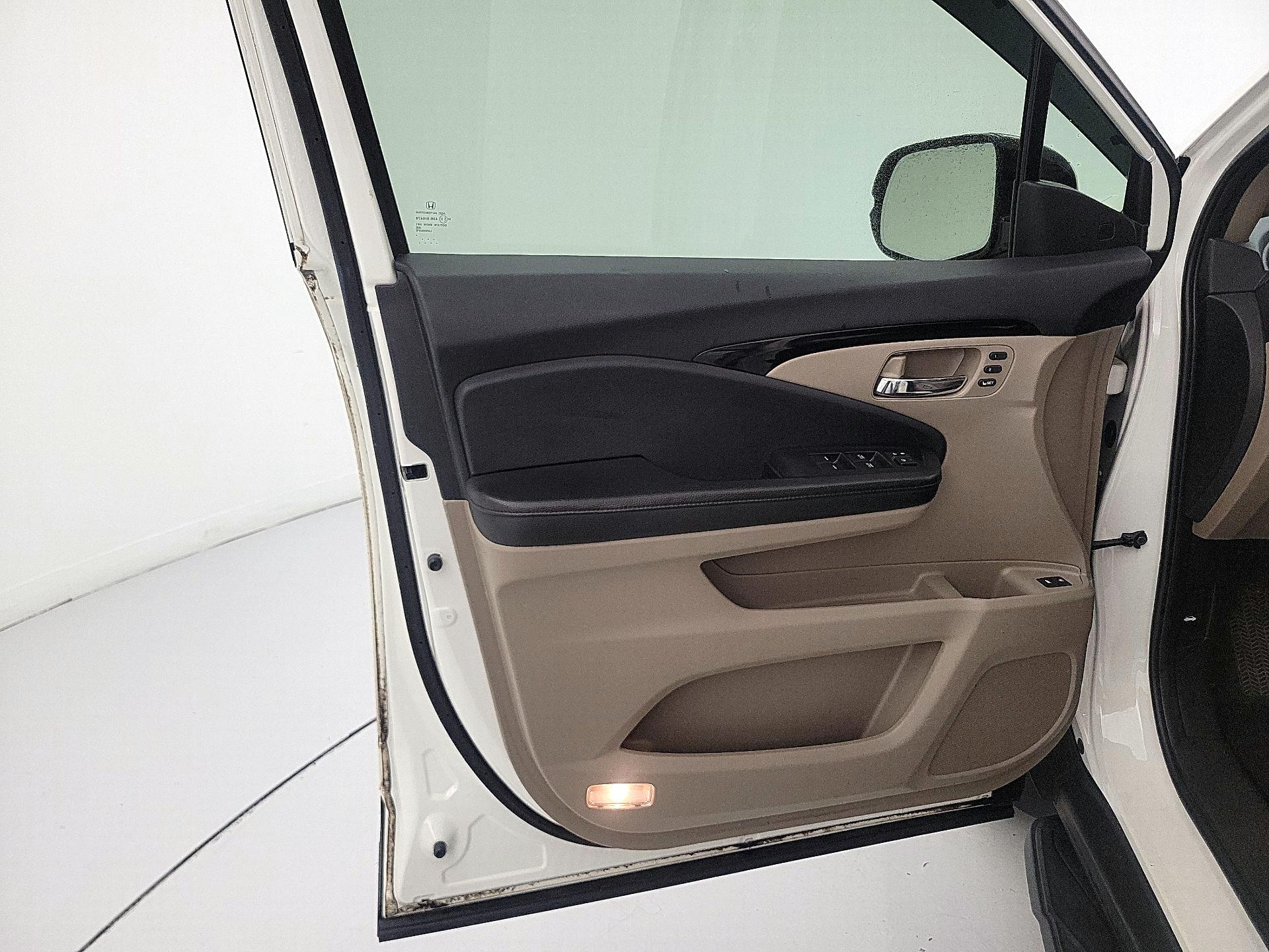 Thumbnail: 2019 Honda Pilot - 12