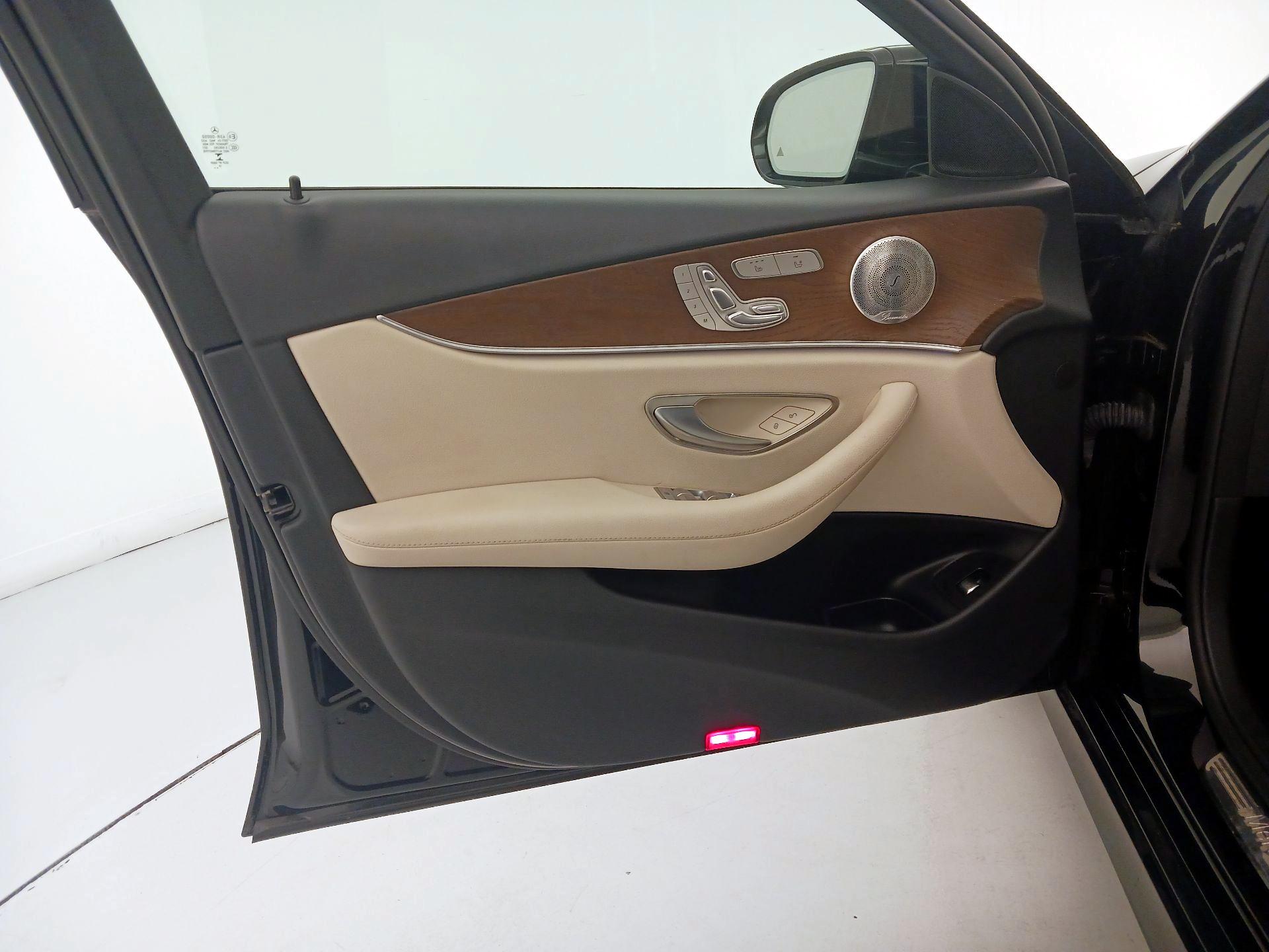 Thumbnail: 2020 Mercedes-Benz E-Class - 12