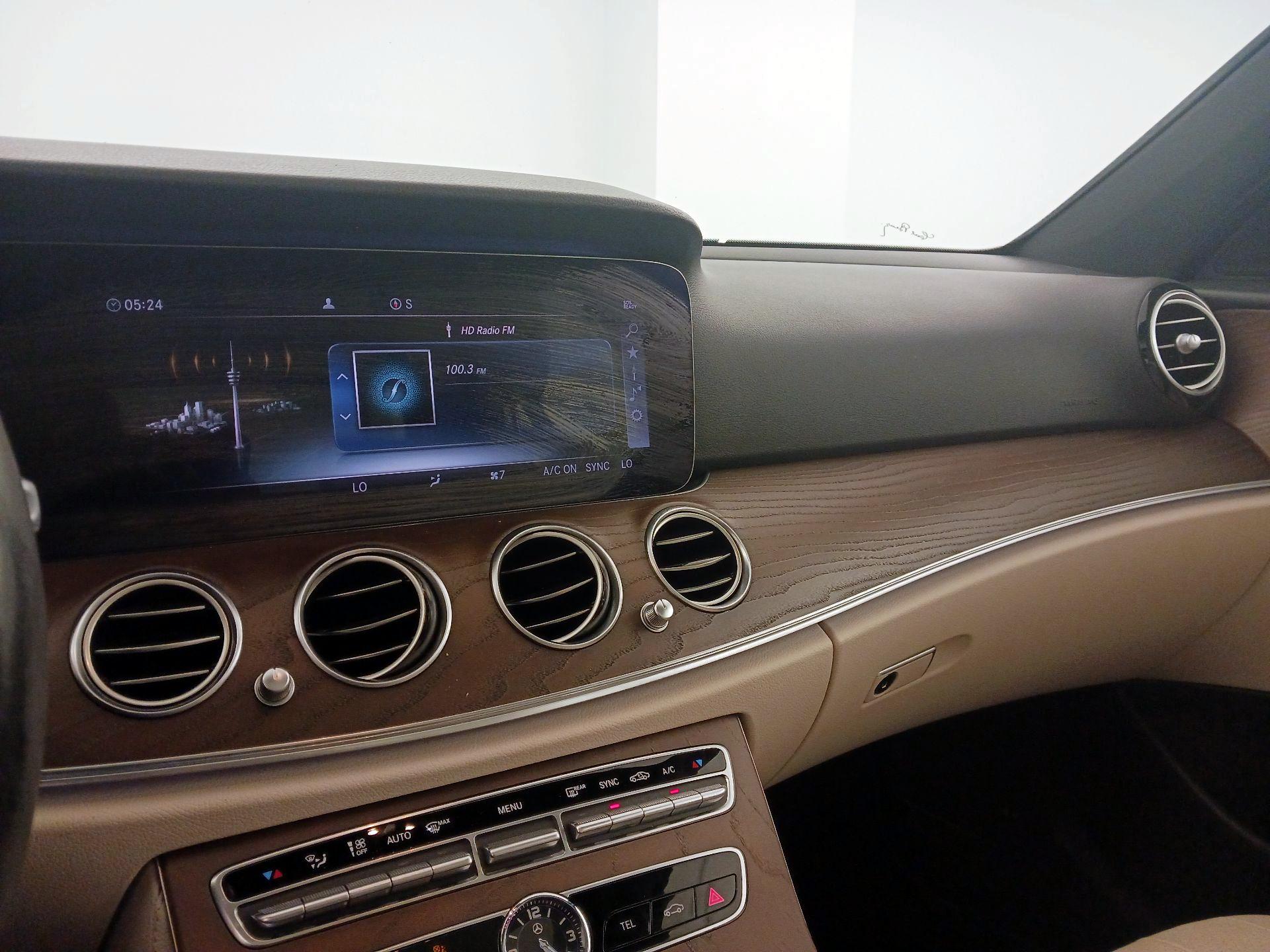 Thumbnail: 2020 Mercedes-Benz E-Class - 16