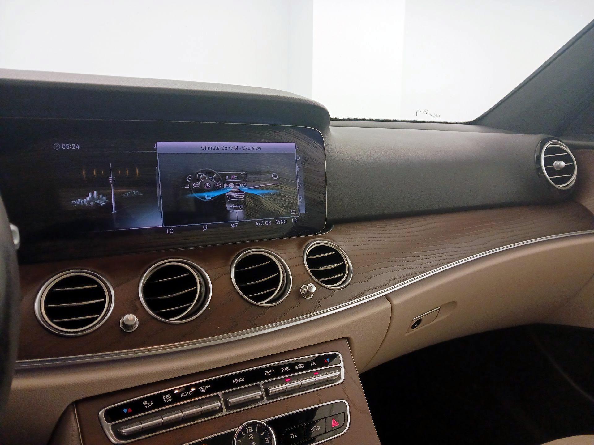 Thumbnail: 2020 Mercedes-Benz E-Class - 17