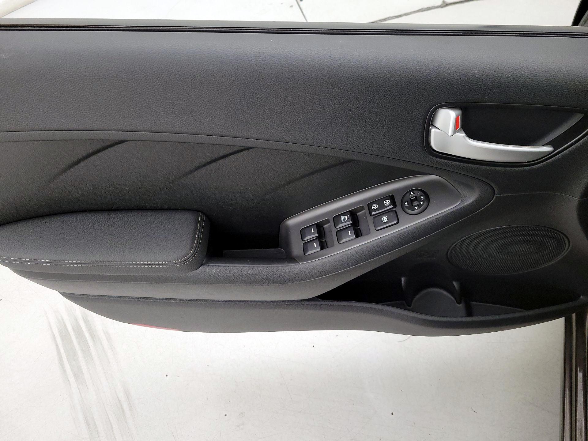Thumbnail: 2018 Kia Forte - 12