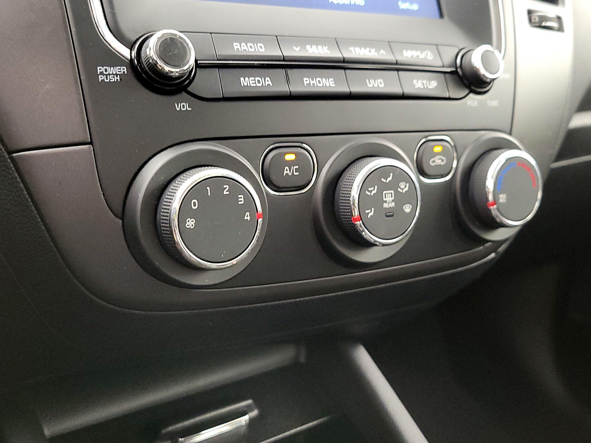 Thumbnail: 2018 Kia Forte - 16