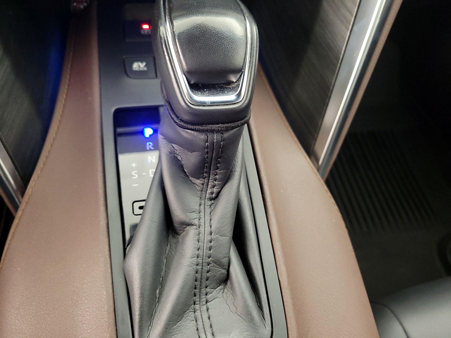 Thumbnail: 2024 Toyota Venza - 17
