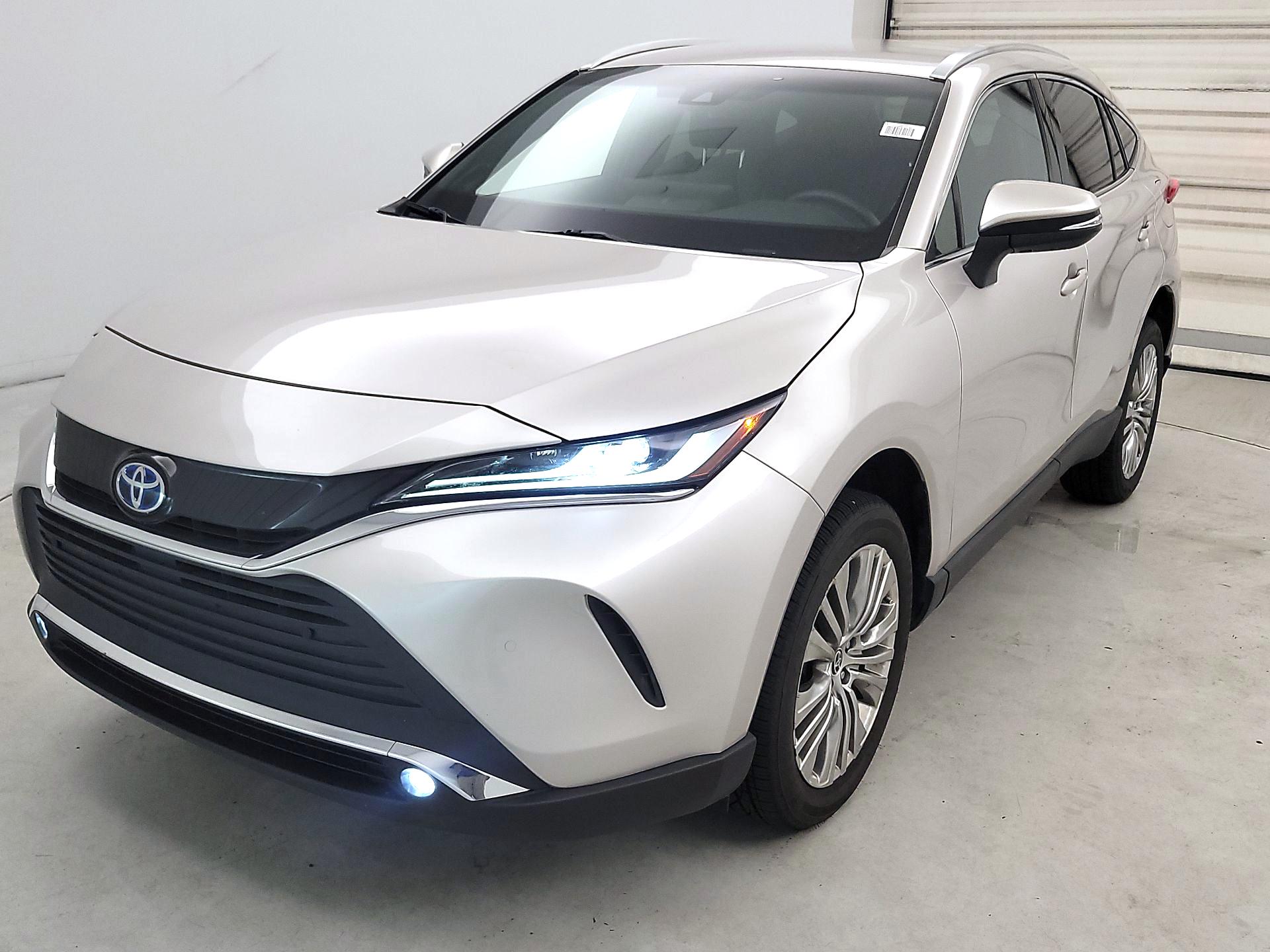 Thumbnail: 2023 Toyota Venza - 3