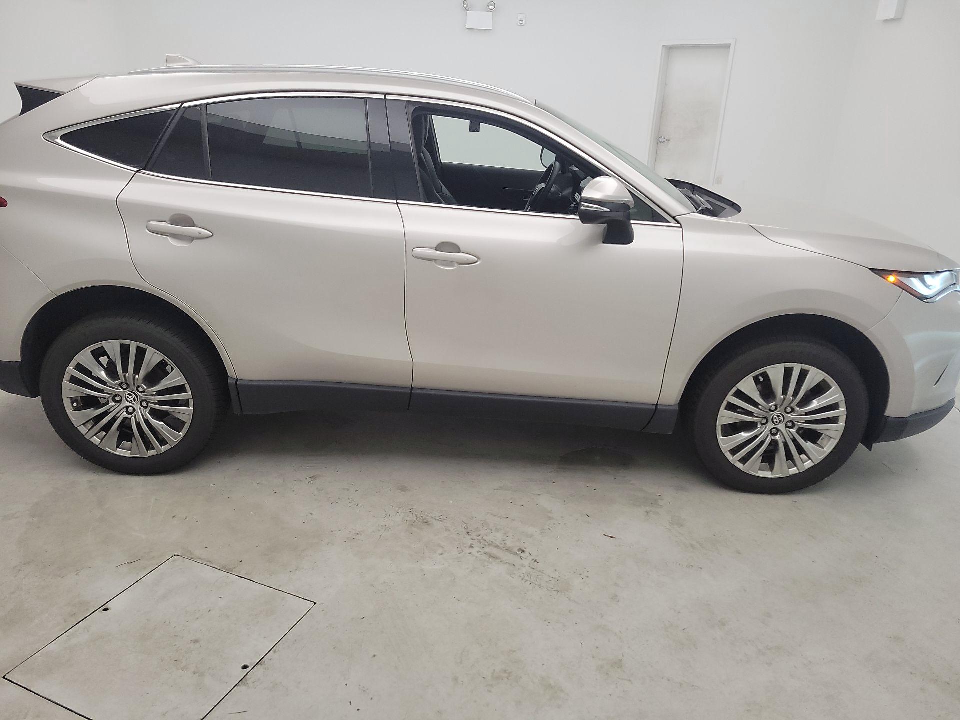 Thumbnail: 2023 Toyota Venza - 4