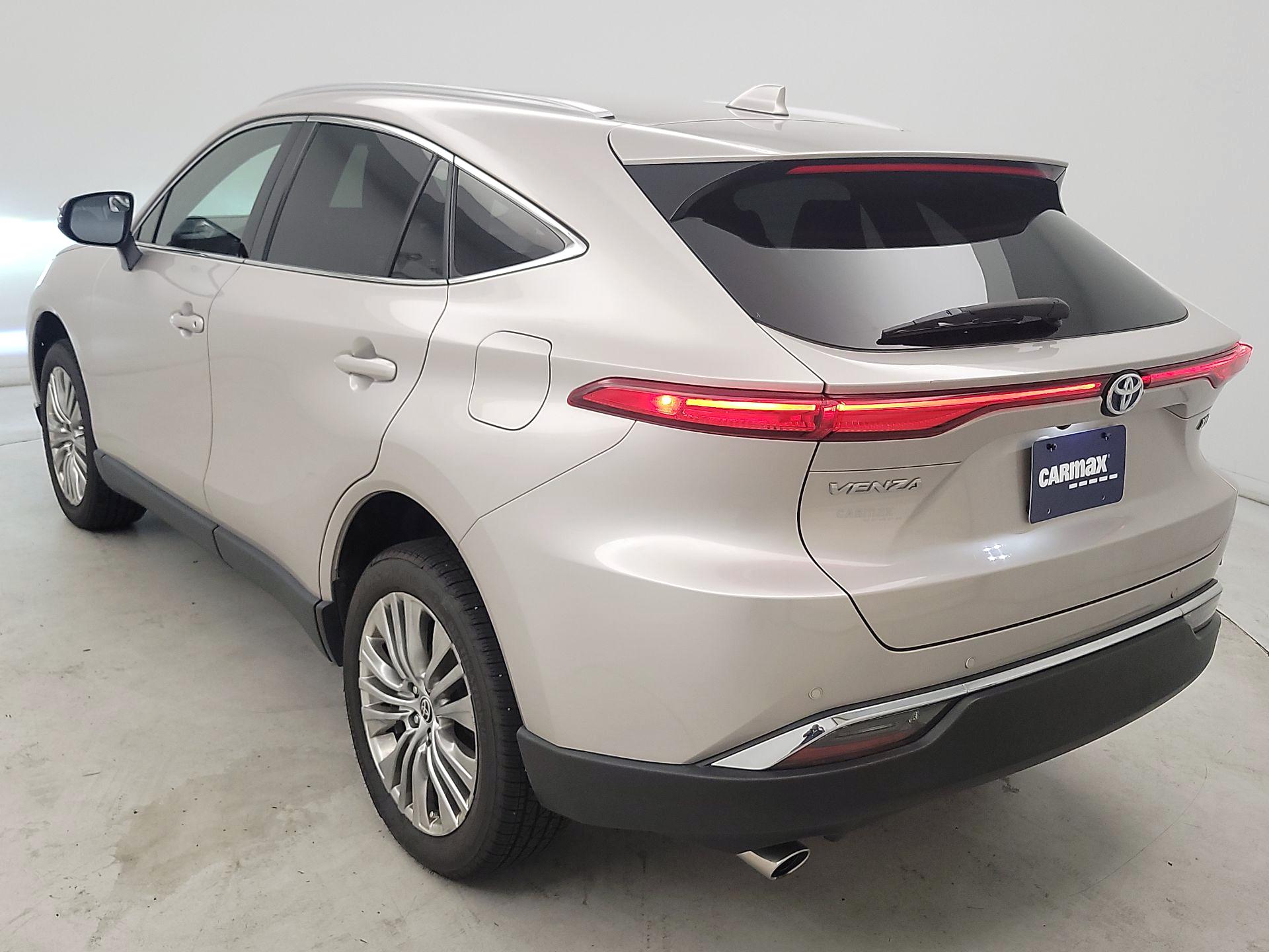 Thumbnail: 2023 Toyota Venza - 7
