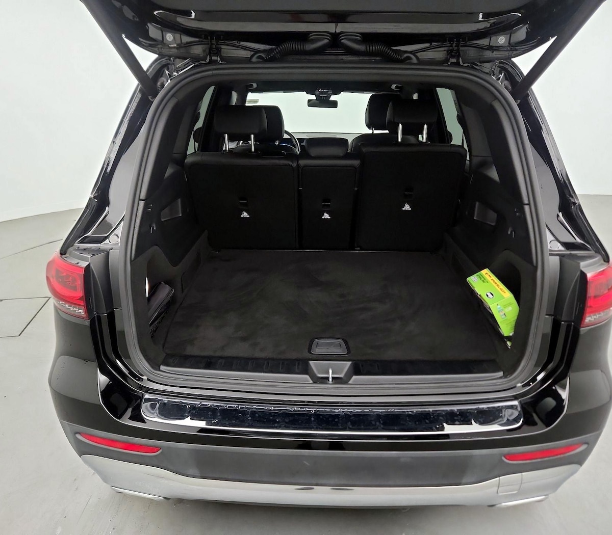 Trunk/Cargo (Seats Up)