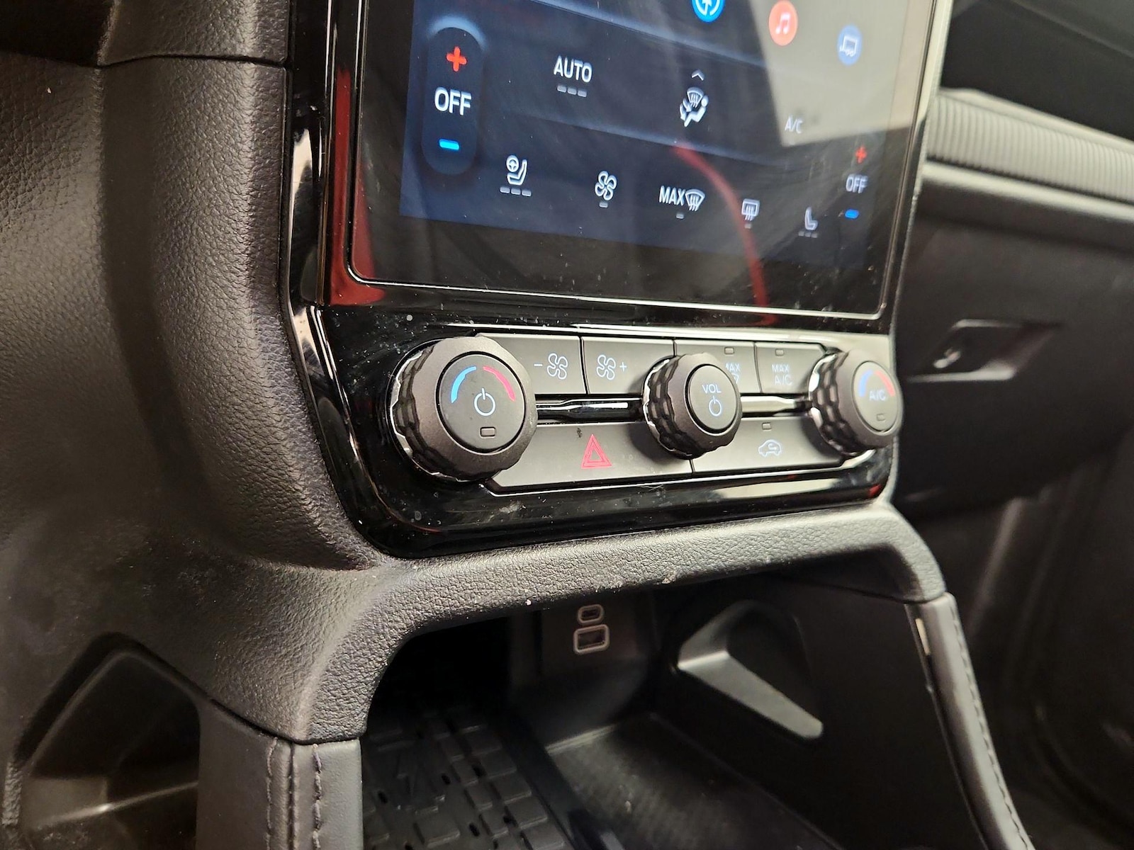 2025 Ford Ranger Raptor - Photo 18