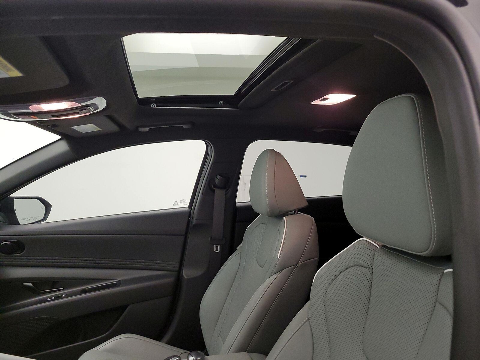 Sunroof(s) & Overhead Airbags