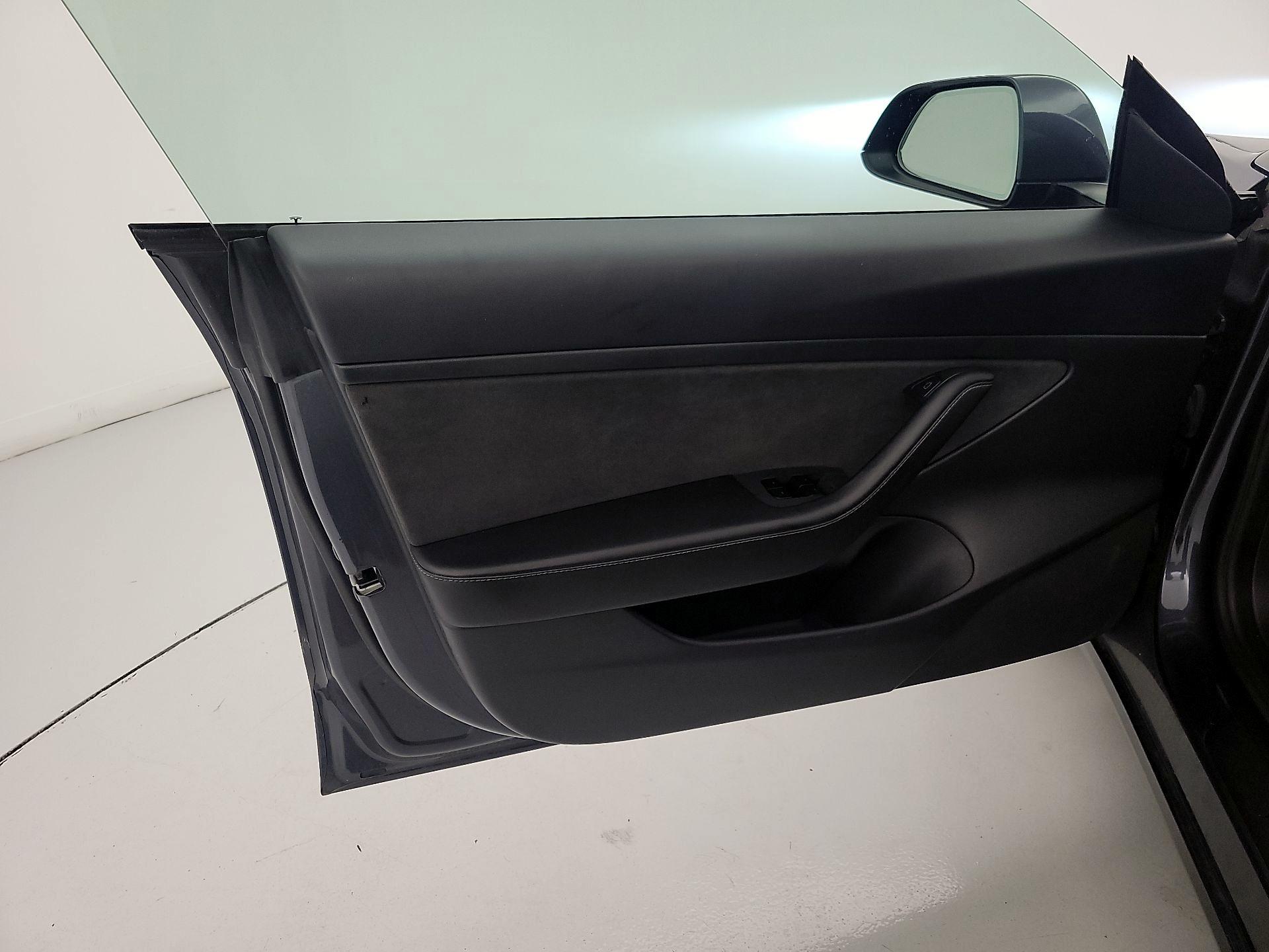 Thumbnail: 2021 Tesla Model 3 - 12