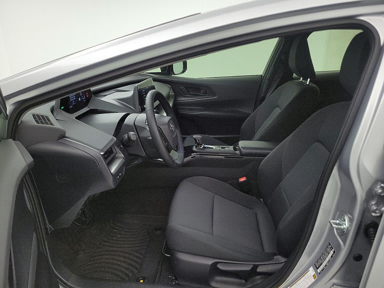 2026 Toyota Prius LE - Photo 12