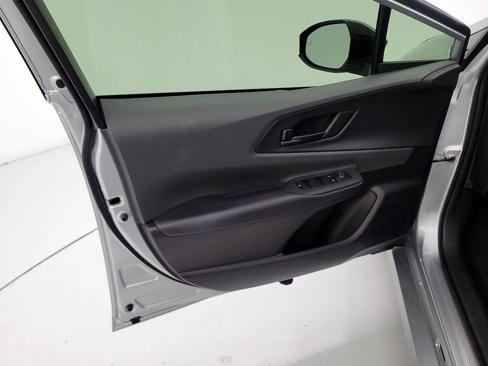2026 Toyota Prius LE - Photo 13