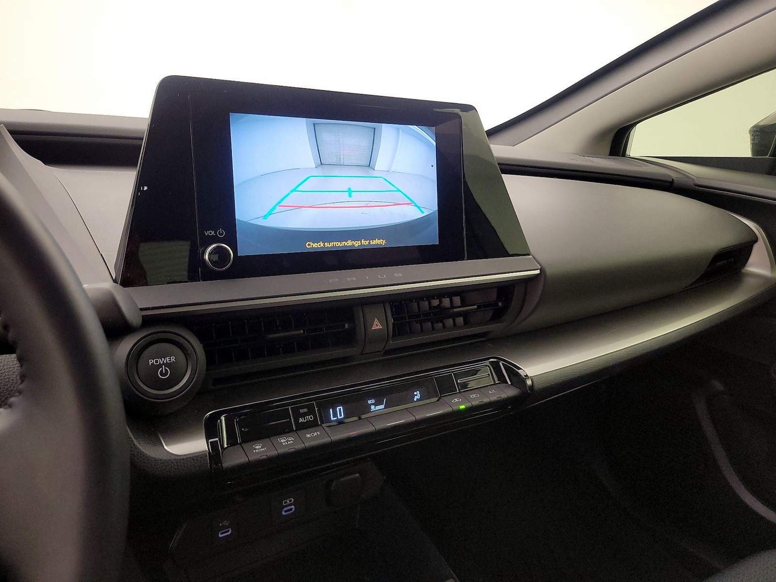 2026 Toyota Prius LE - Photo 15