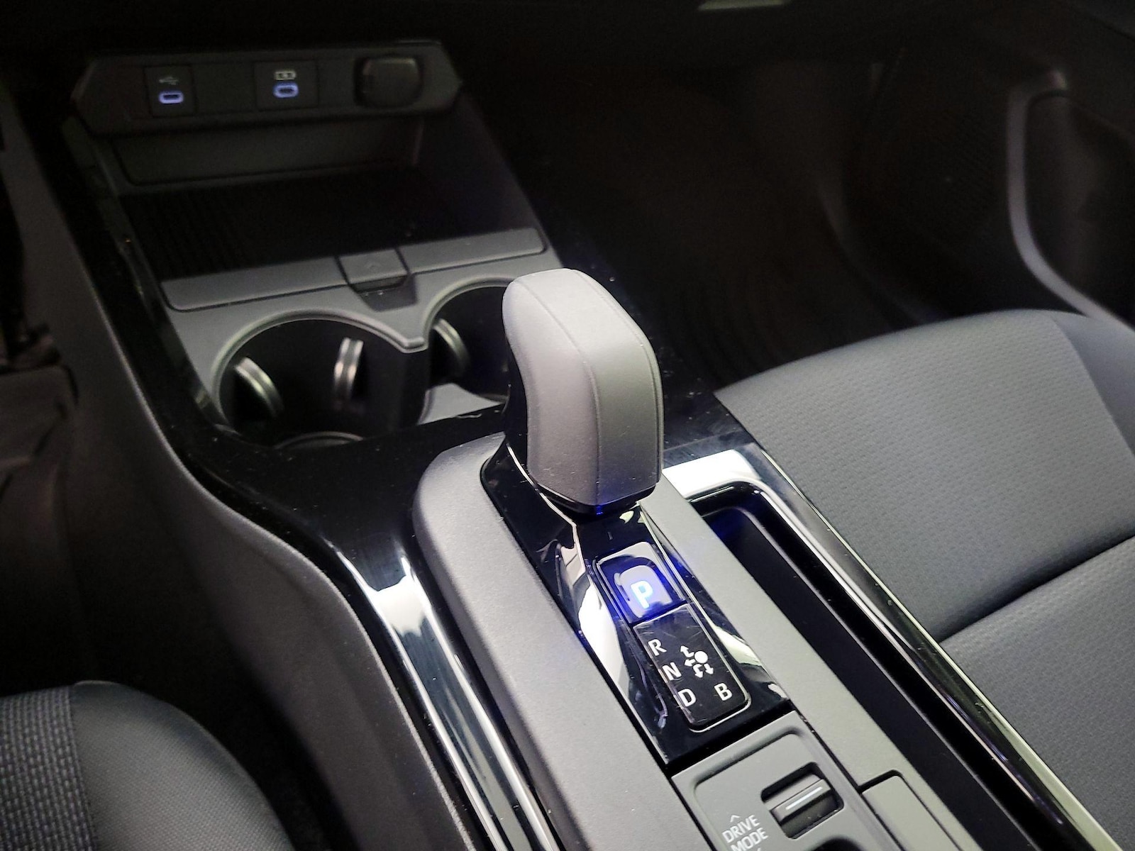 2026 Toyota Prius LE - Photo 18