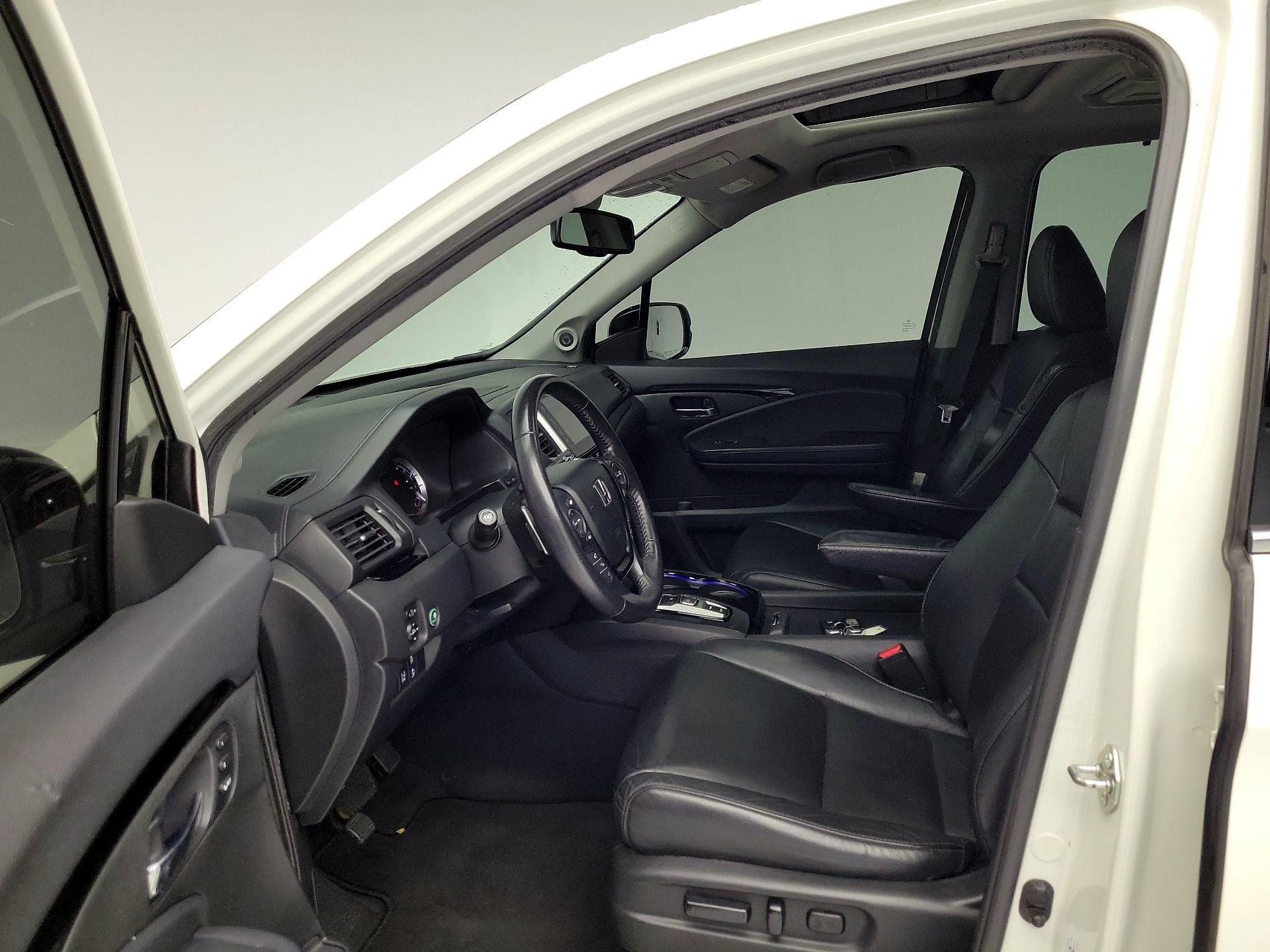 Thumbnail: 2017 Honda Pilot - 11