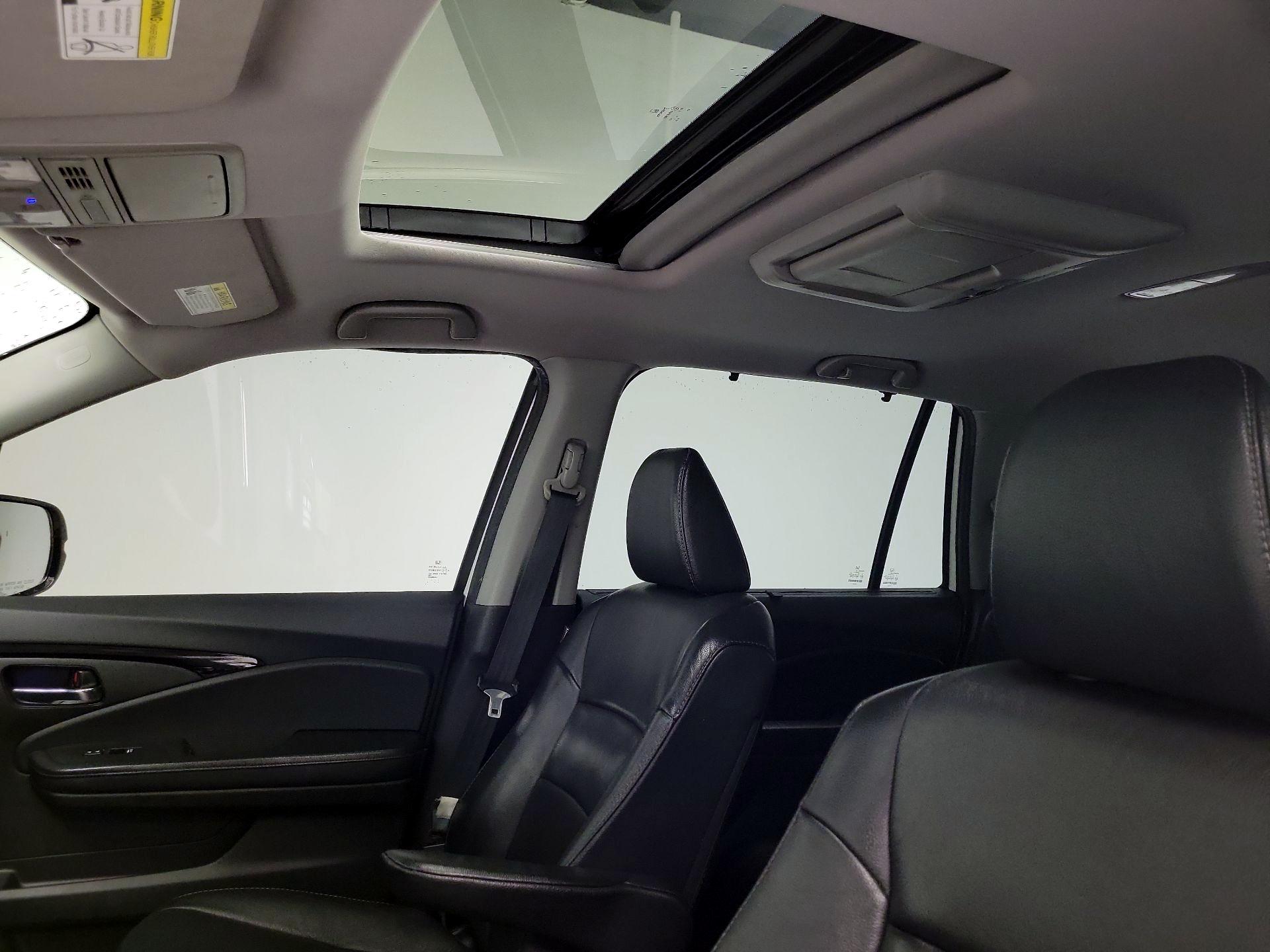 Thumbnail: 2017 Honda Pilot - 19