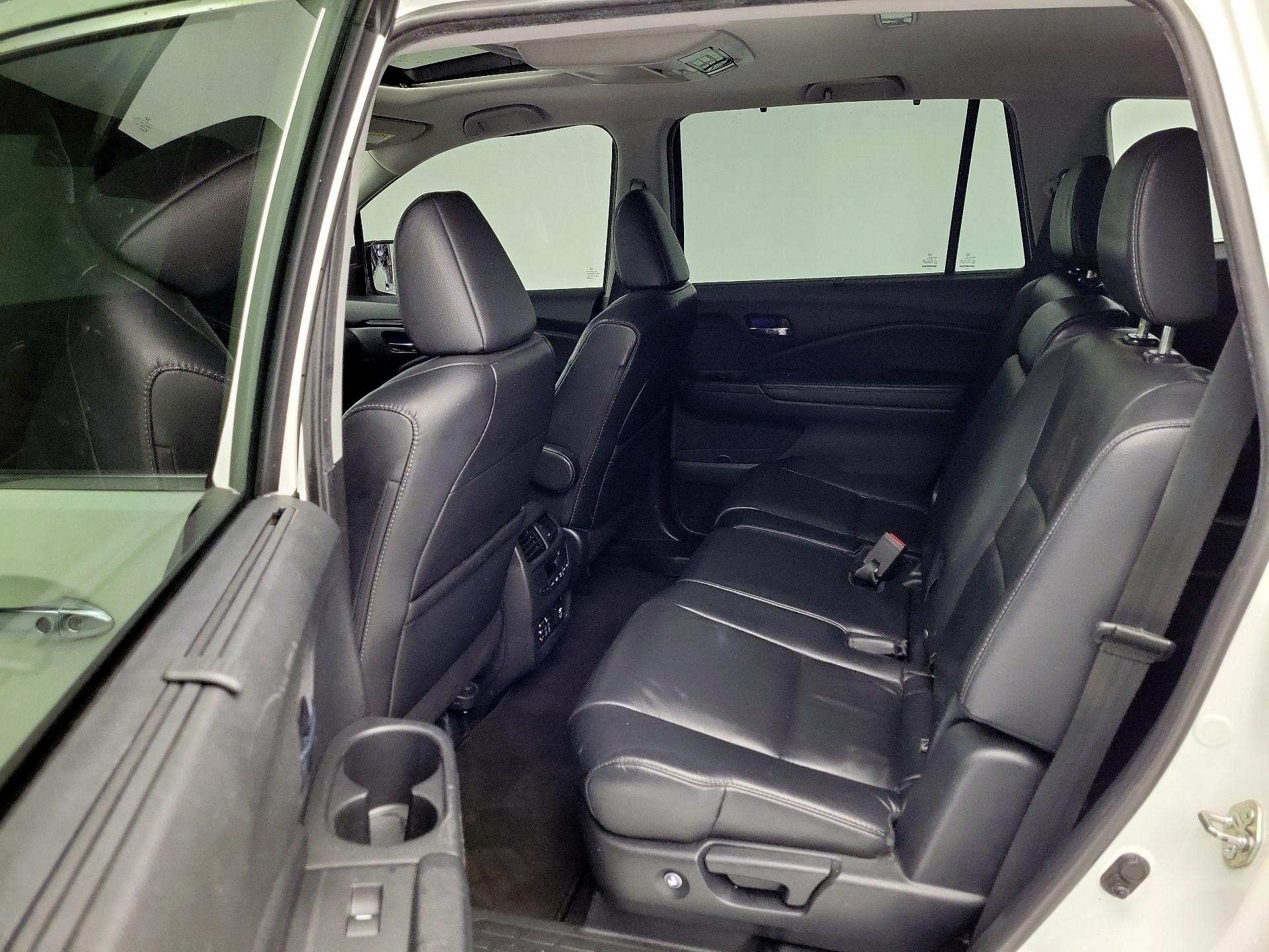 Thumbnail: 2017 Honda Pilot - 20