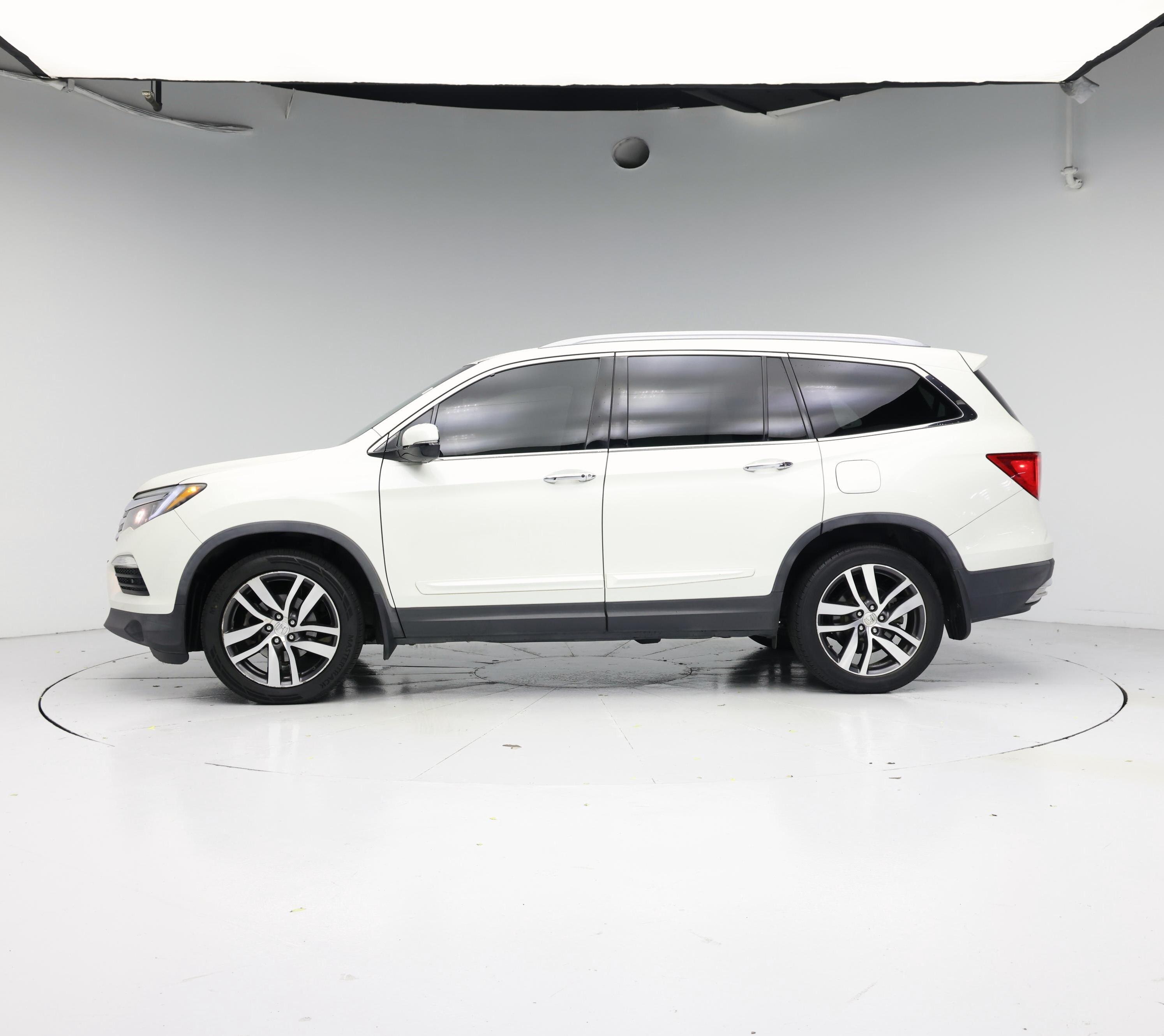 Thumbnail: 2017 Honda Pilot - 3