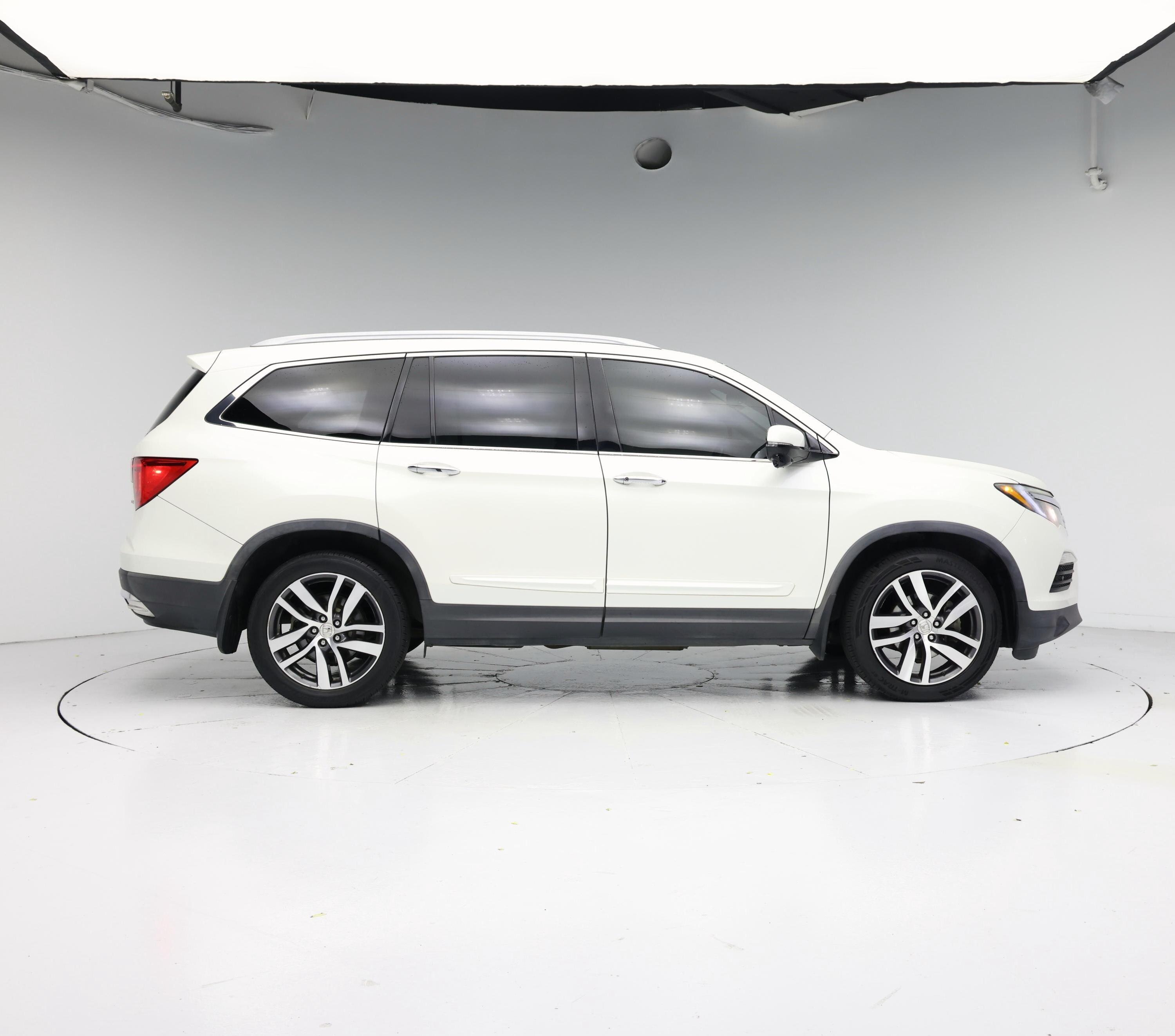 Thumbnail: 2017 Honda Pilot - 7