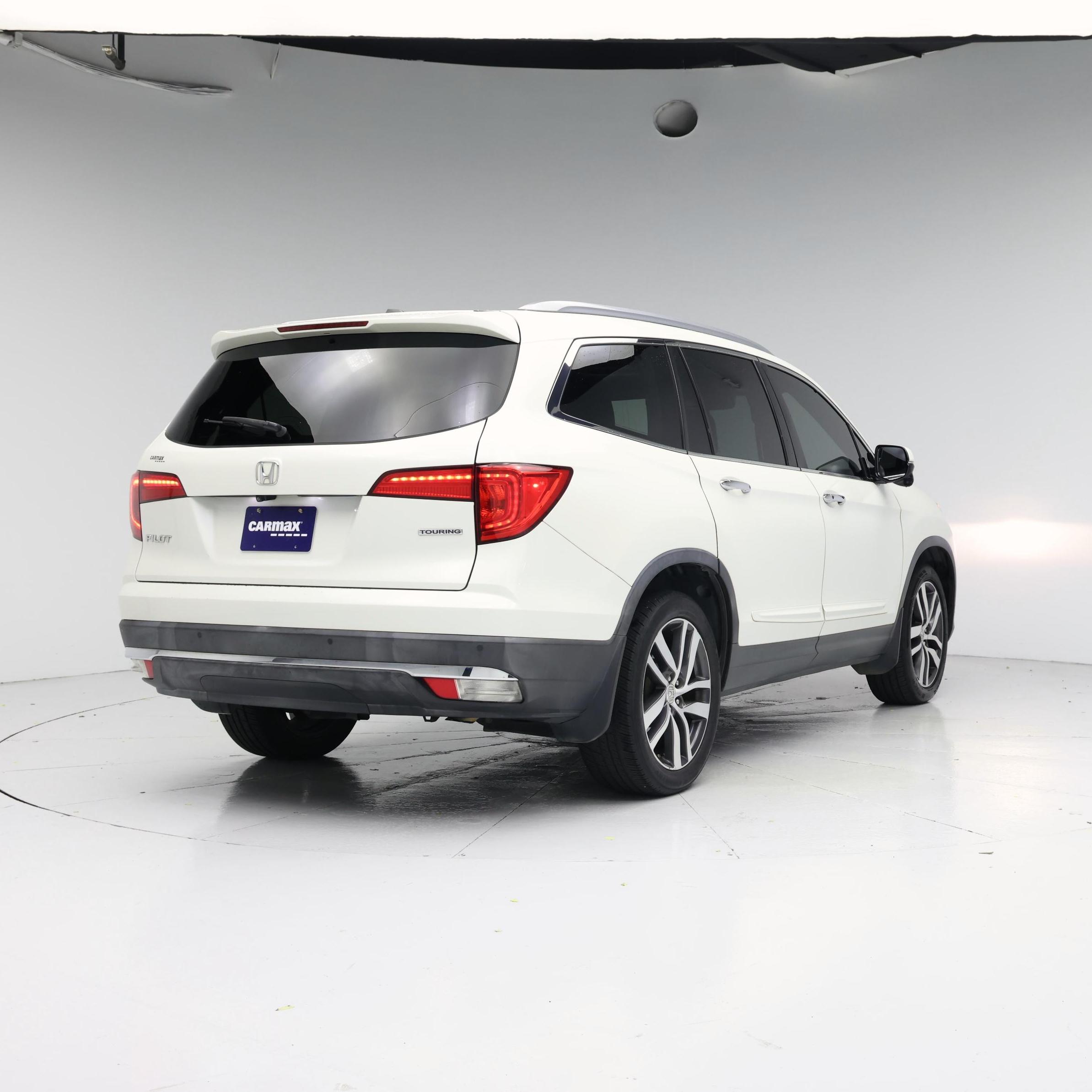 Thumbnail: 2017 Honda Pilot - 8
