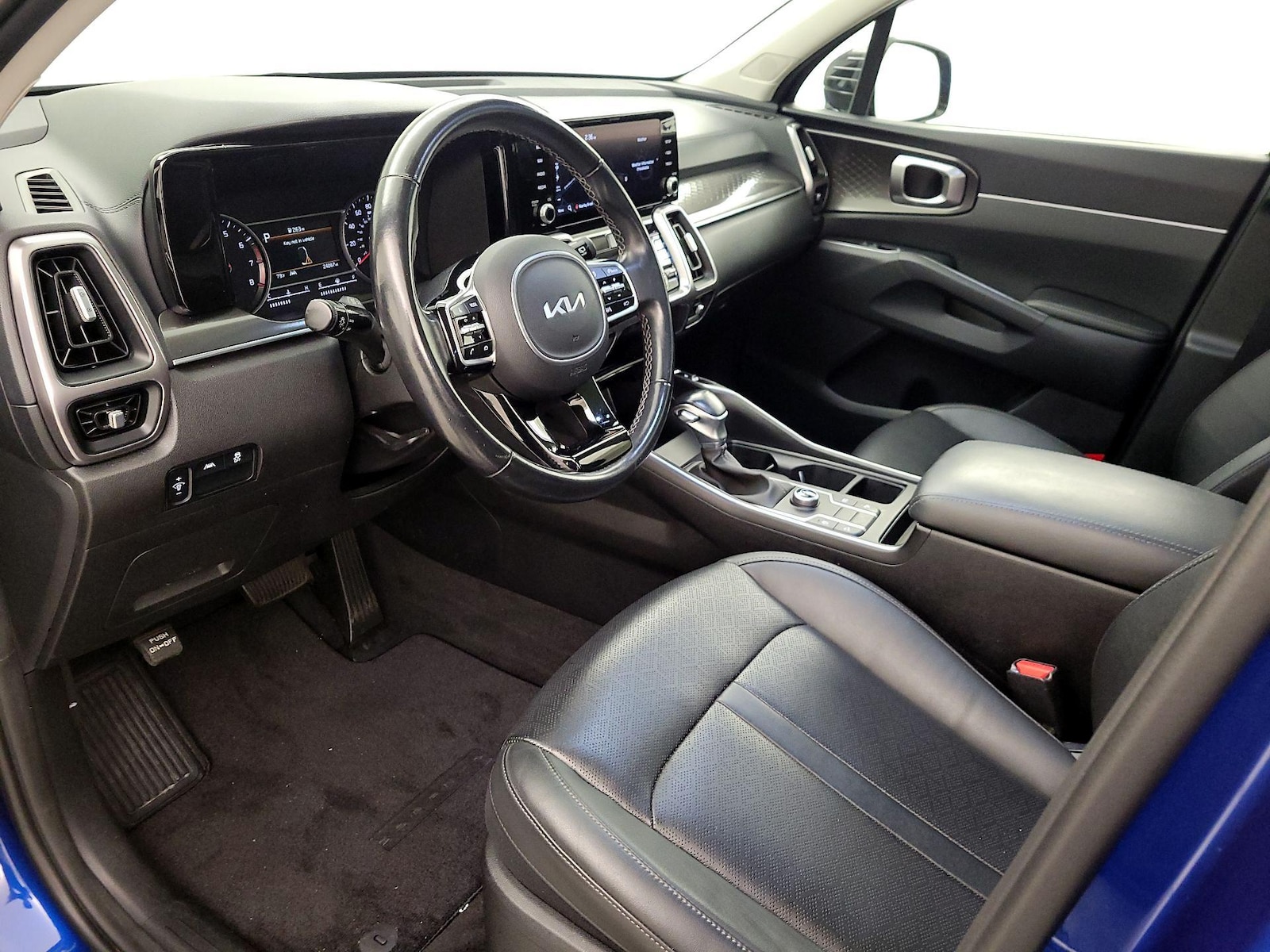 2023 Kia Sorento S - Photo 12
