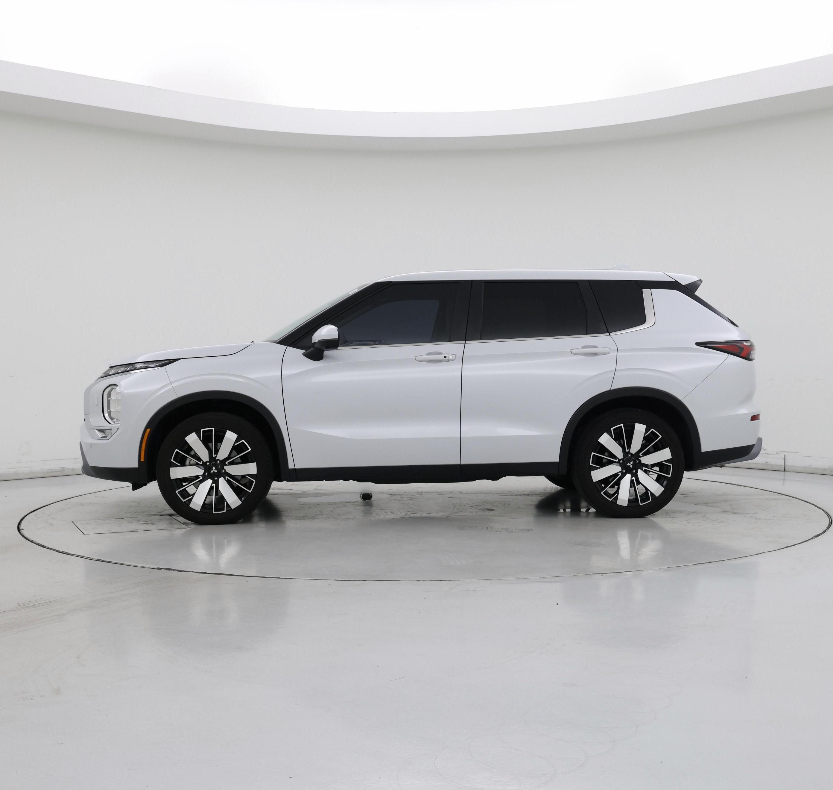 Thumbnail: 2025 Mitsubishi Outlander - 3