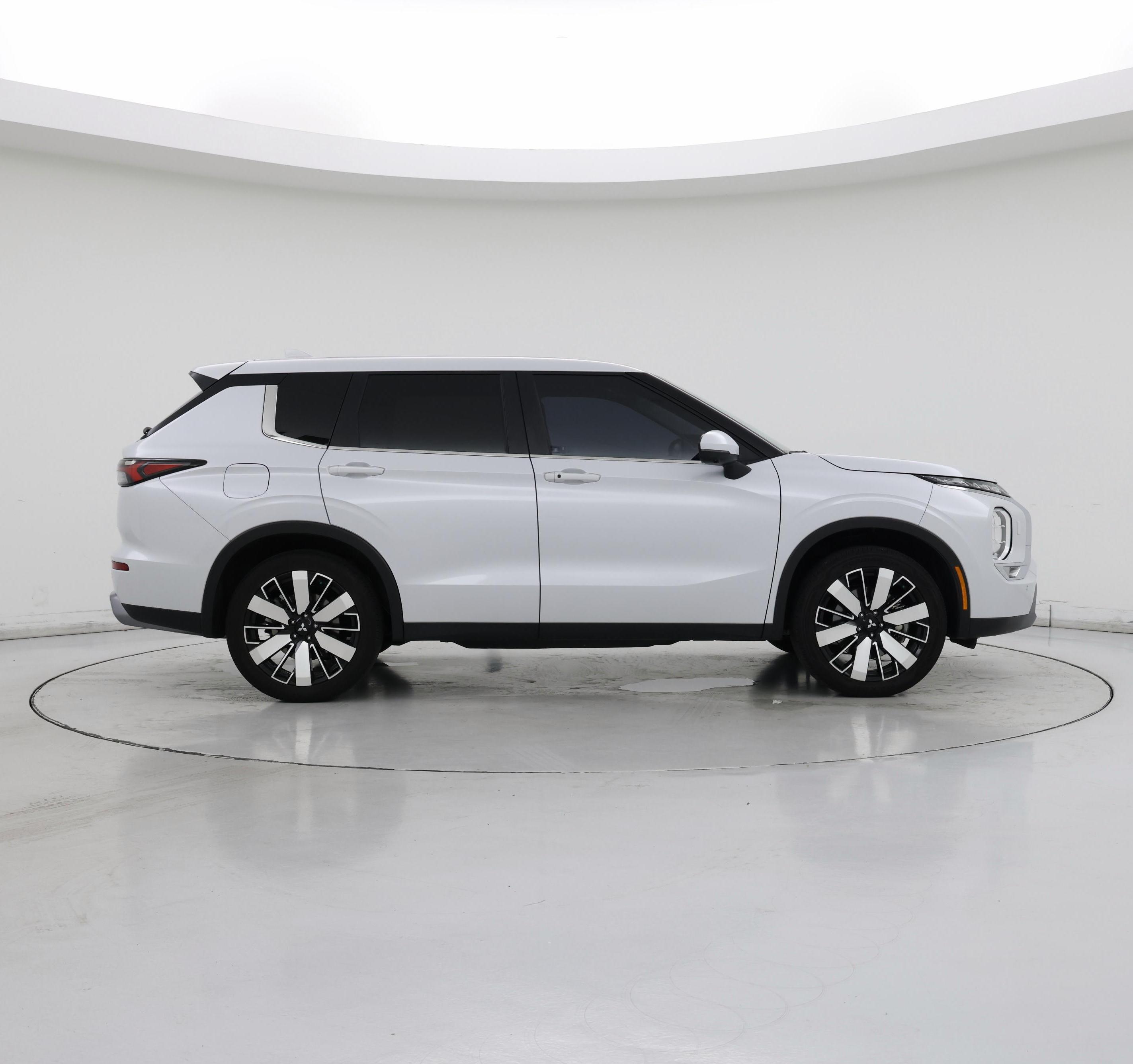 Thumbnail: 2025 Mitsubishi Outlander - 7