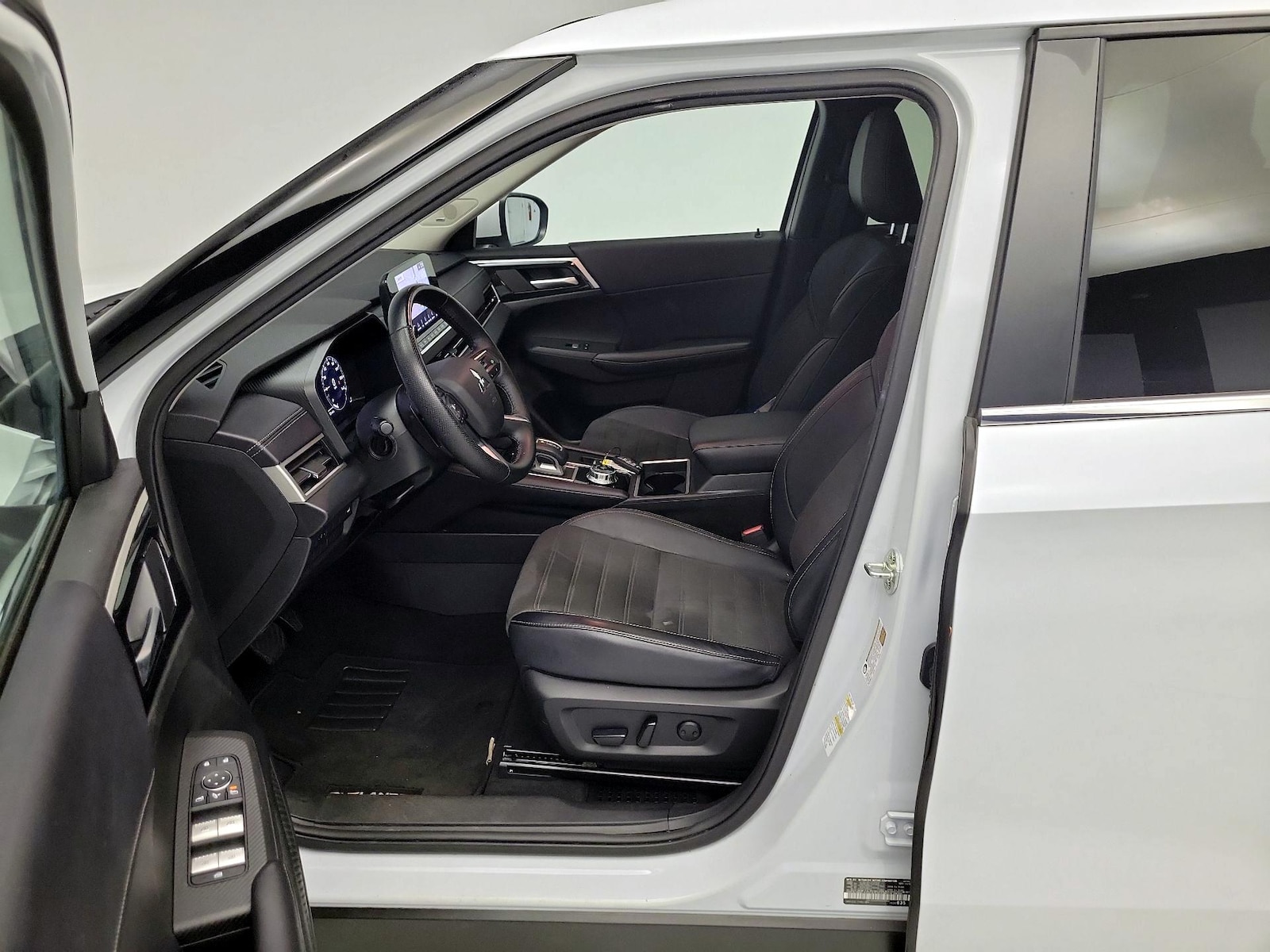 2024 Mitsubishi Outlander SE - Photo 12