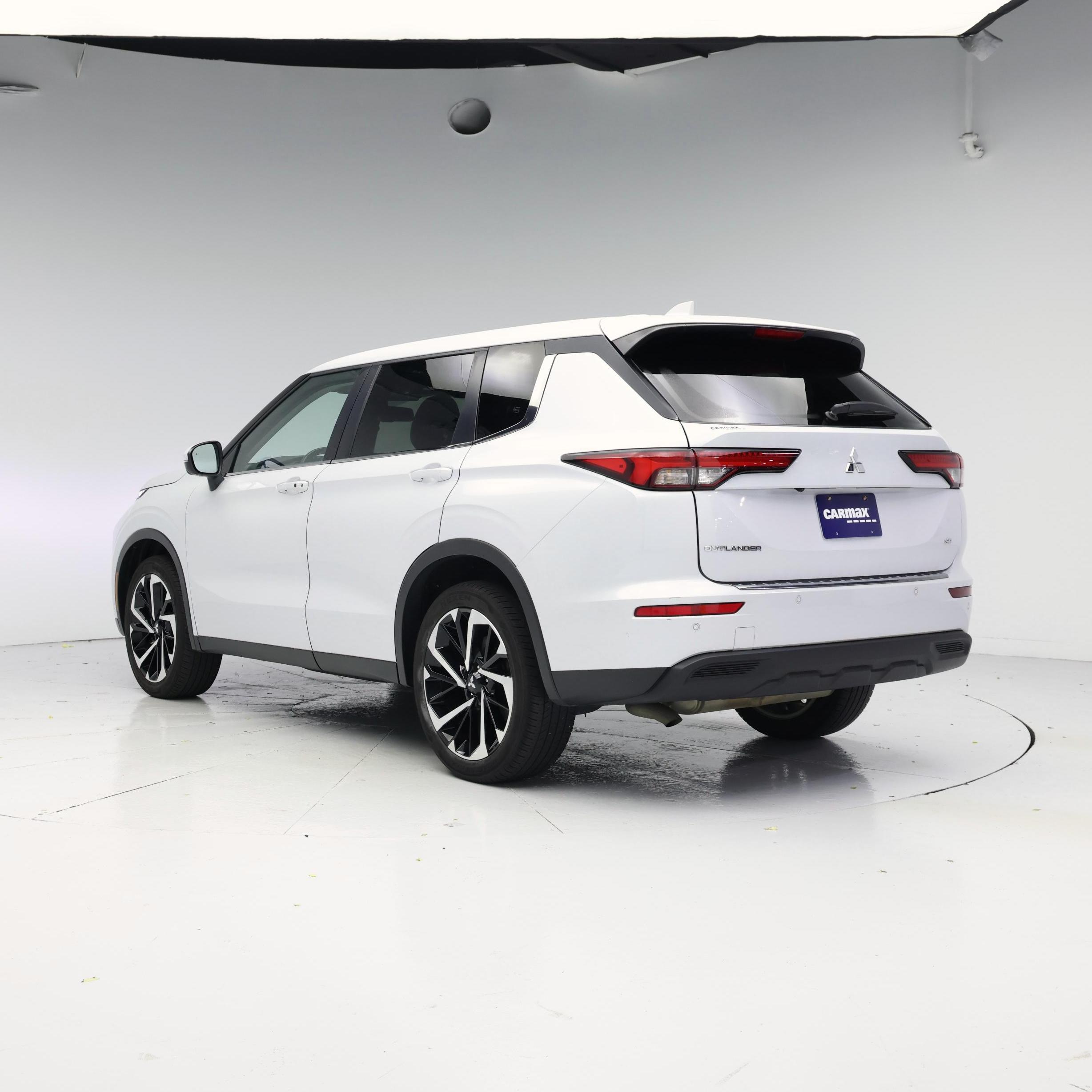 Thumbnail: 2024 Mitsubishi Outlander - 2