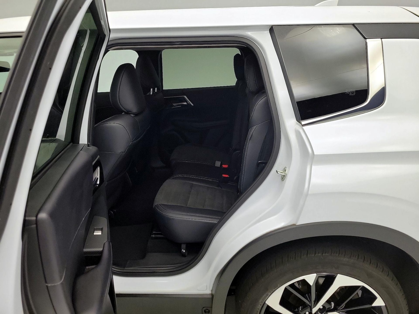 2024 Mitsubishi Outlander SE - Photo 22