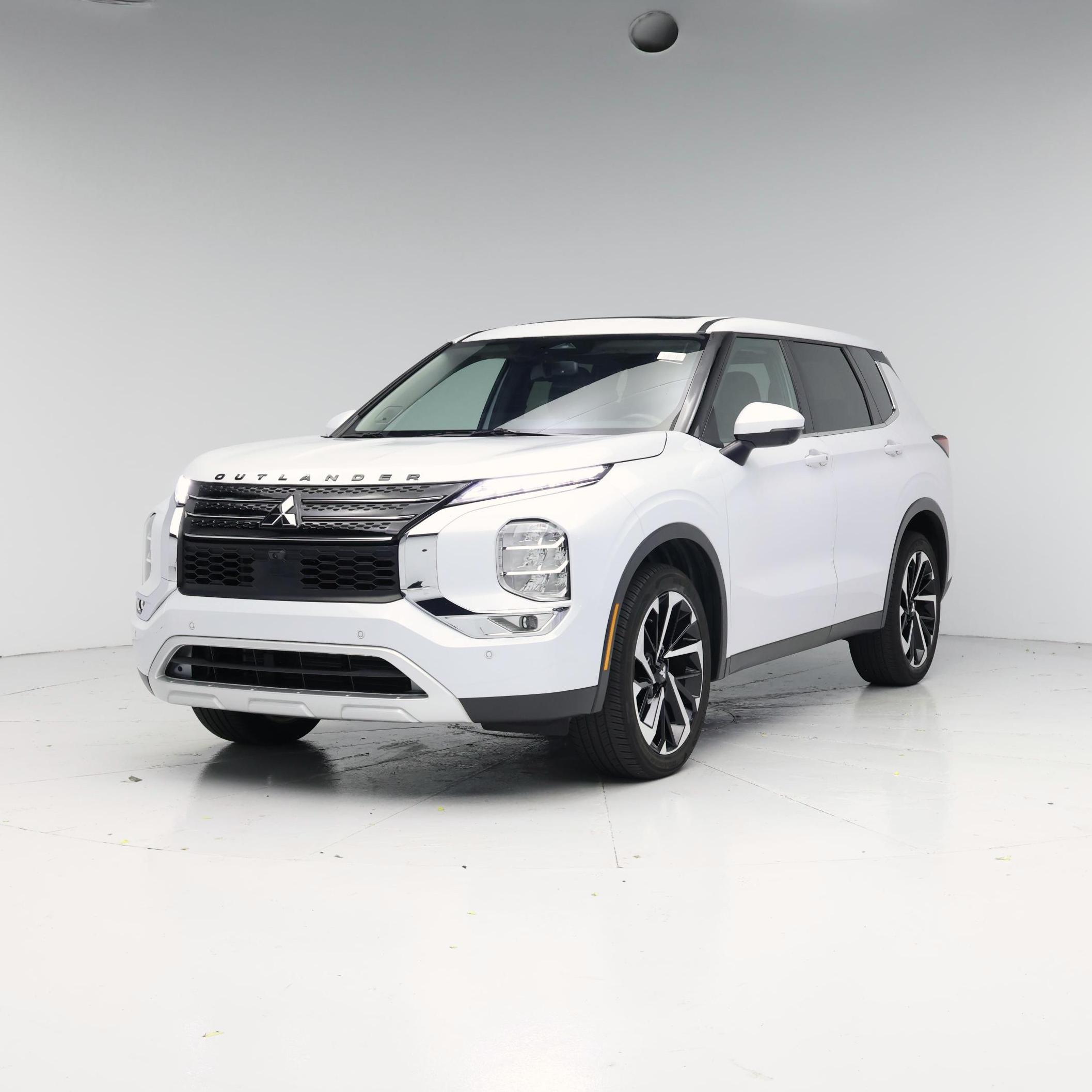 Thumbnail: 2024 Mitsubishi Outlander - 4