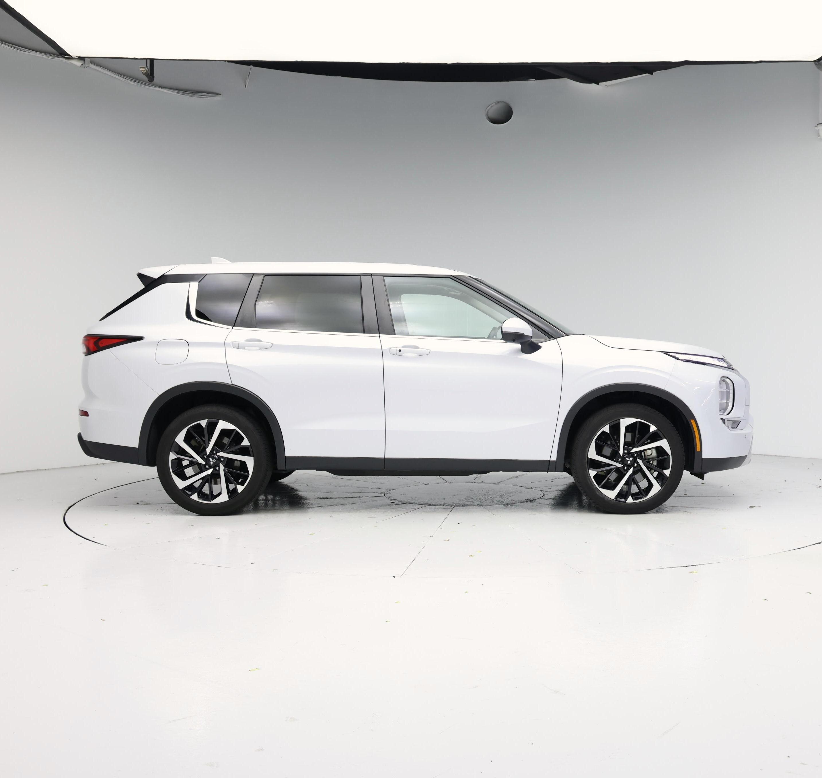 Thumbnail: 2024 Mitsubishi Outlander - 7