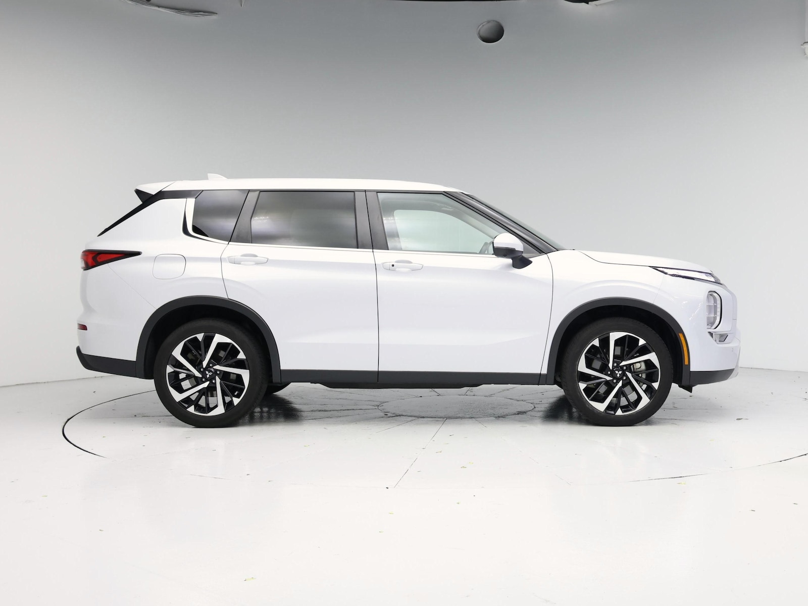 2024 Mitsubishi Outlander SE - Photo 8