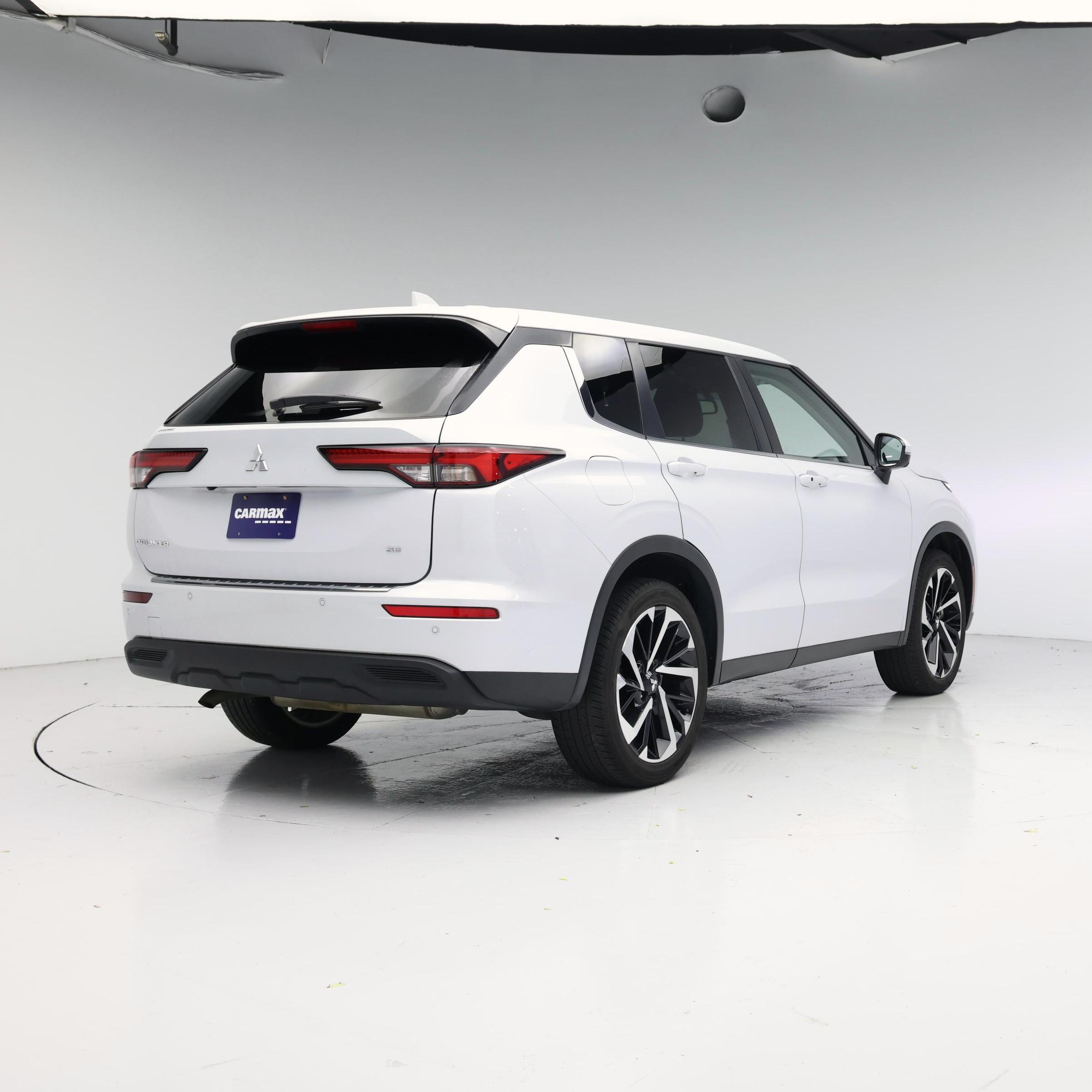 Thumbnail: 2024 Mitsubishi Outlander - 8